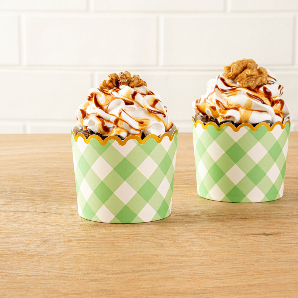 Panificio 4.5 oz Green Plaid Paper Scalloped Baking Cup - Gold Rim - 2 3/4" x 2 3/4" x 2" - 500 count box