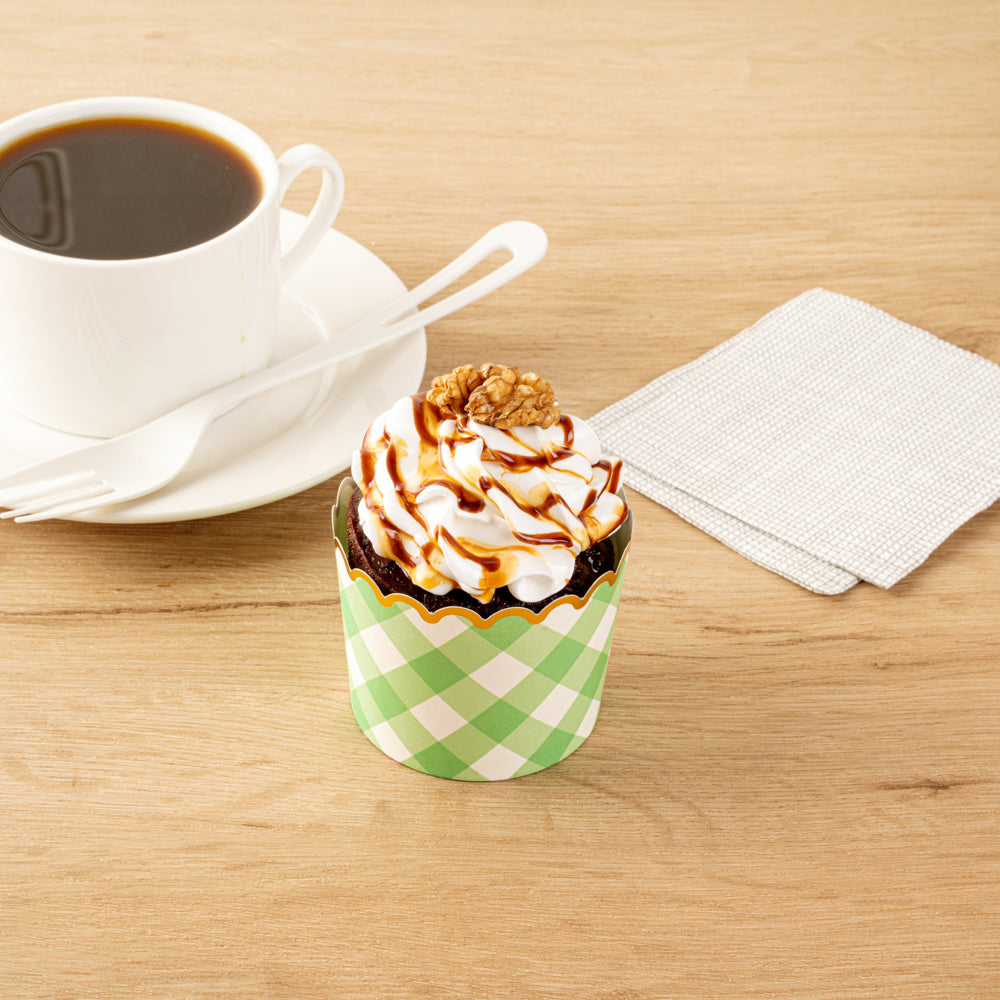 Panificio 4.5 oz Green Plaid Paper Scalloped Baking Cup - Gold Rim - 2 3/4" x 2 3/4" x 2" - 500 count box