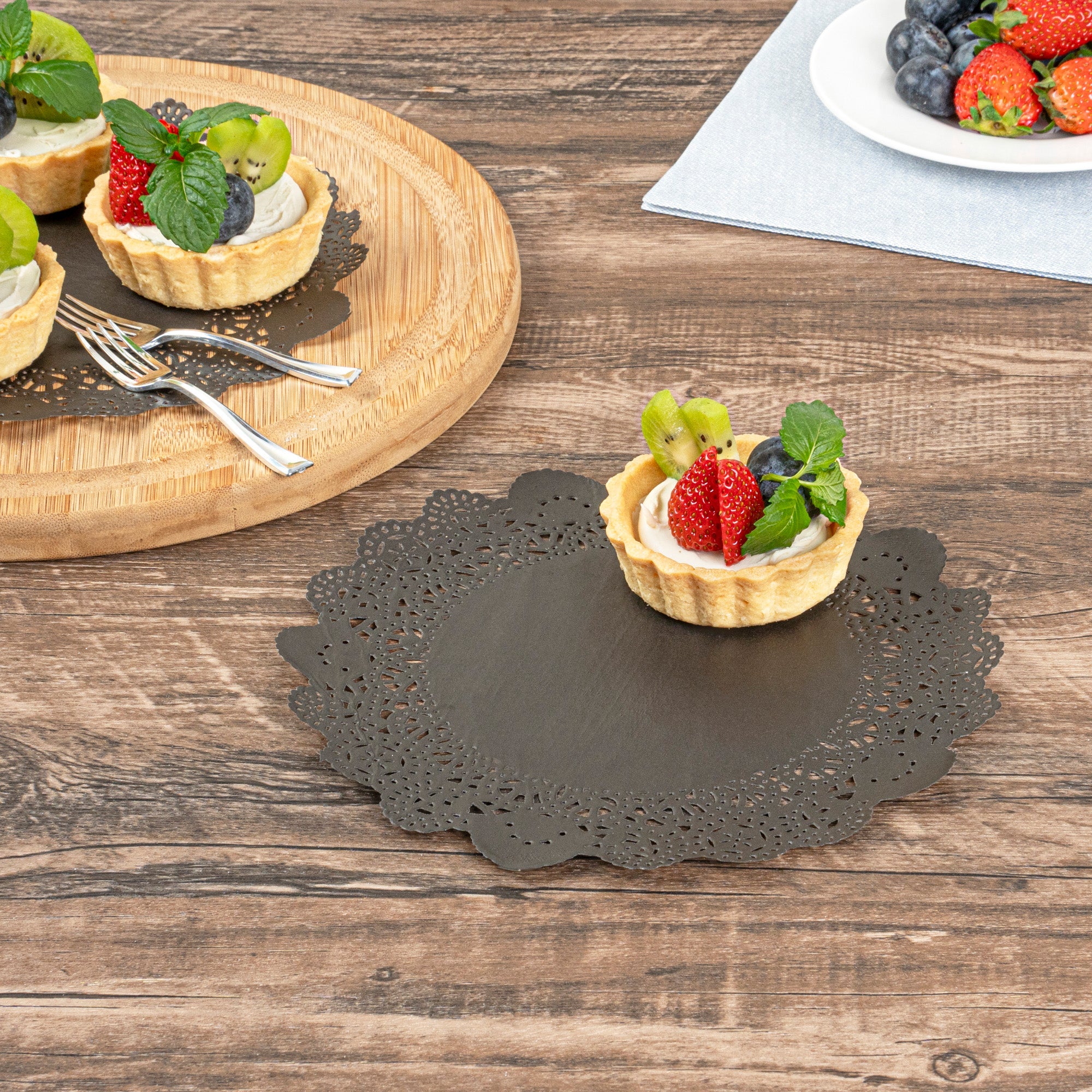 Pastry Tek Round Black Paper Doilies - Lace - 8" x 8" - 4000 count box