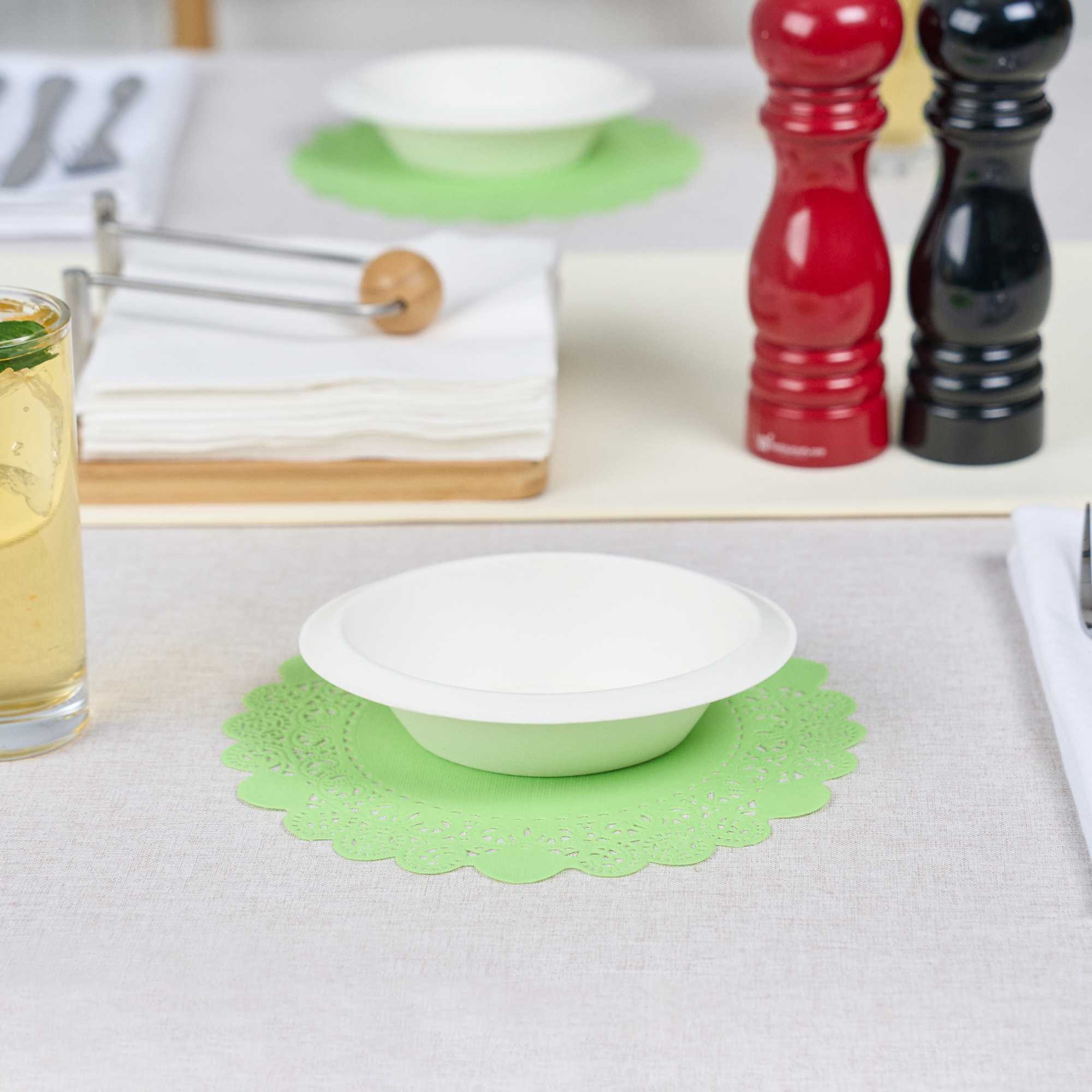 Pastry Tek Round Green Paper Doilies - Lace - 8" x 8" - 100 count box