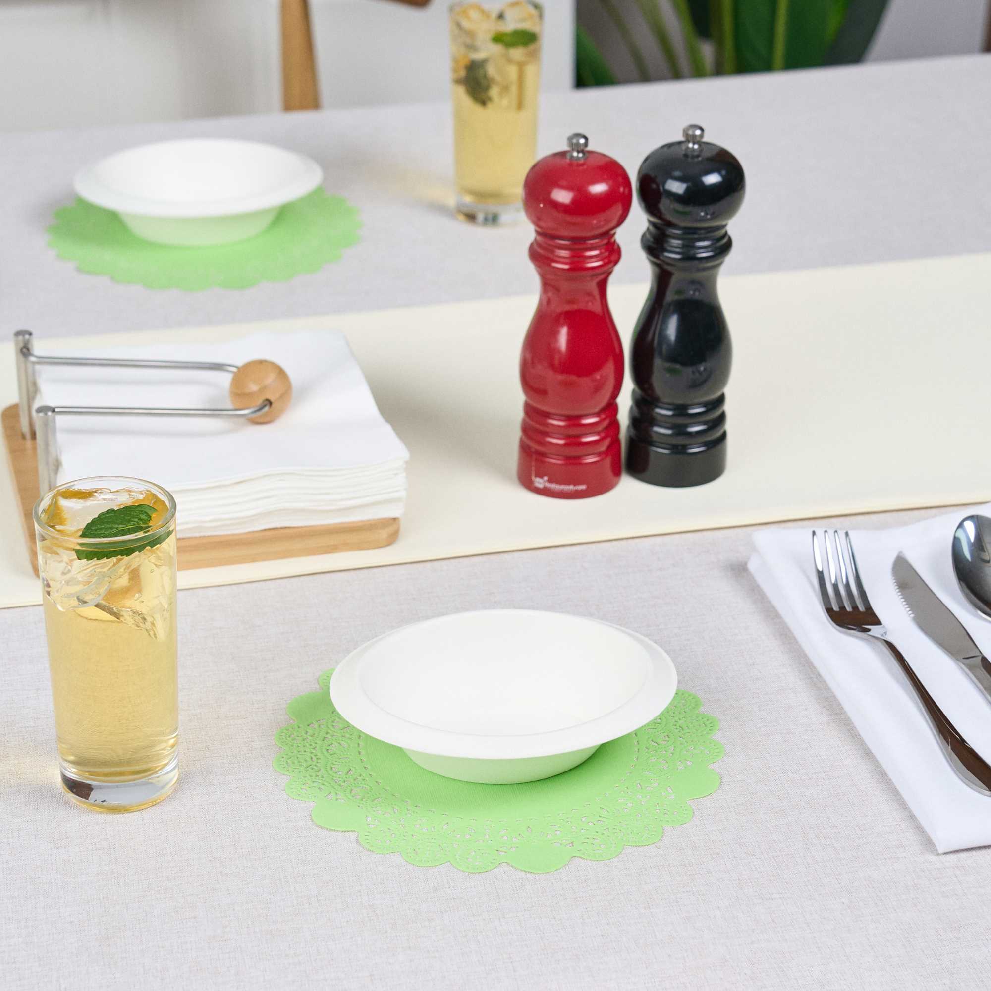 Pastry Tek Round Green Paper Doilies - Lace - 8" x 8" - 100 count box
