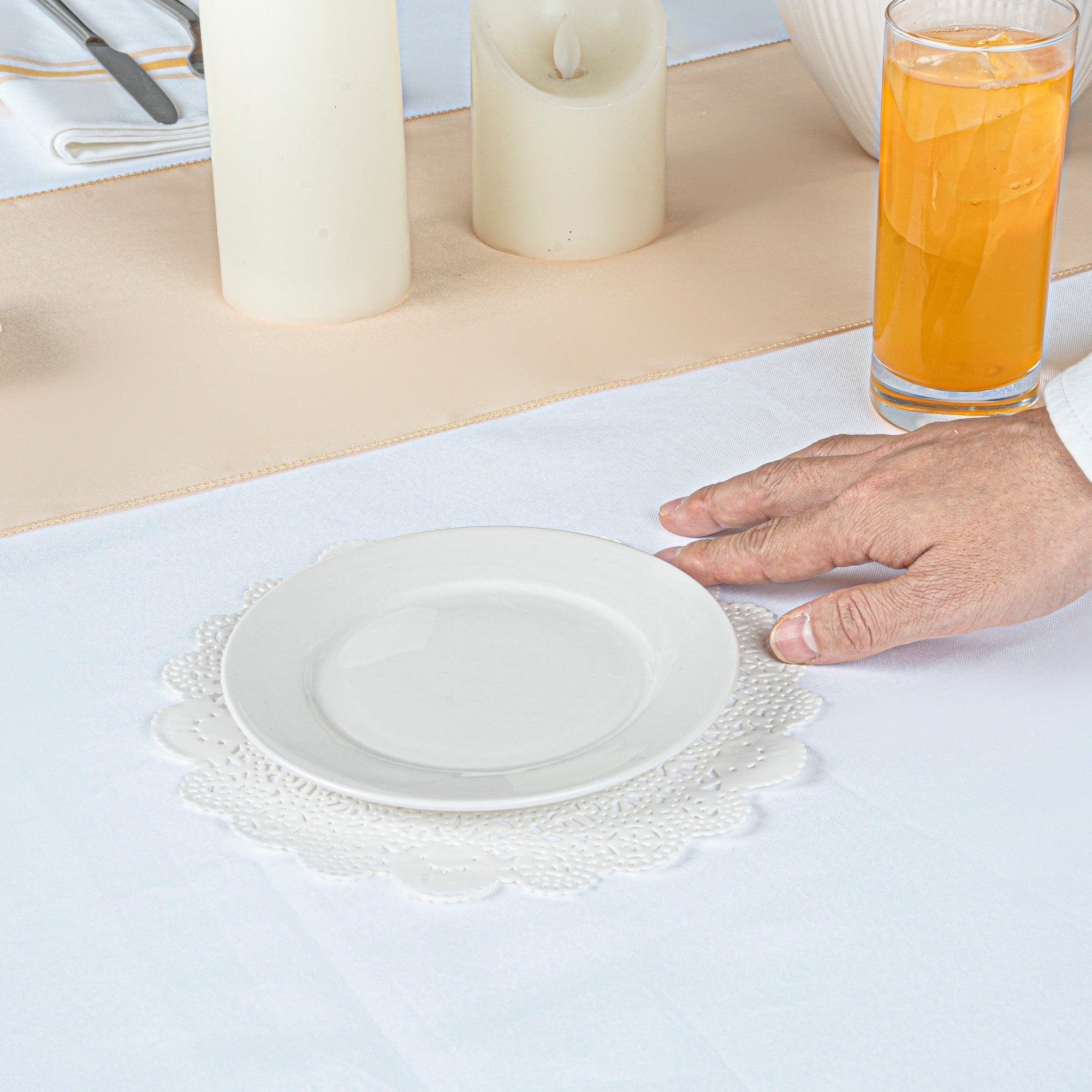 Pastry Tek Round White Paper Doilies - Lace - 8" x 8" - 100 count box