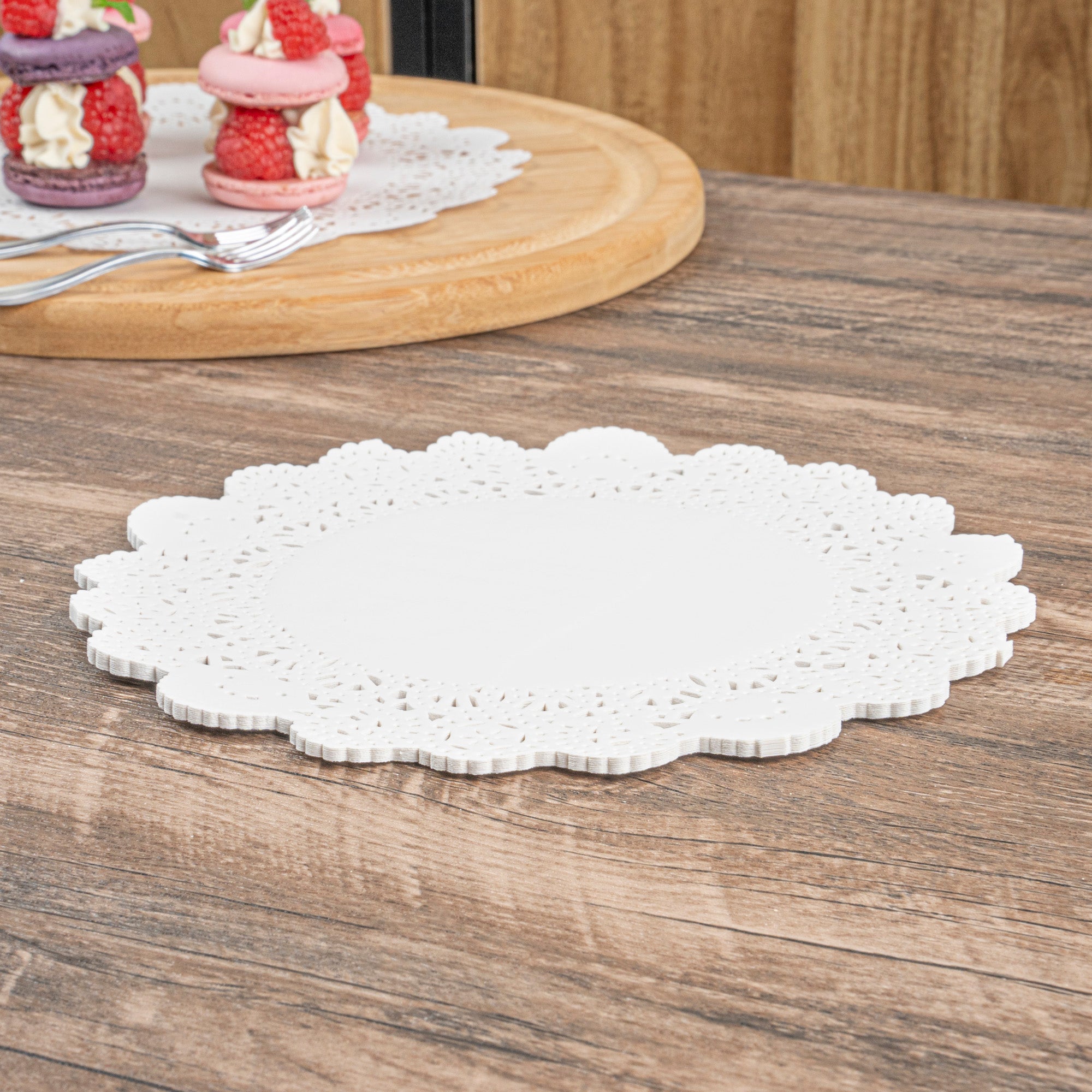 Pastry Tek Round White Paper Doilies - Lace - 8" x 8" - 100 count box