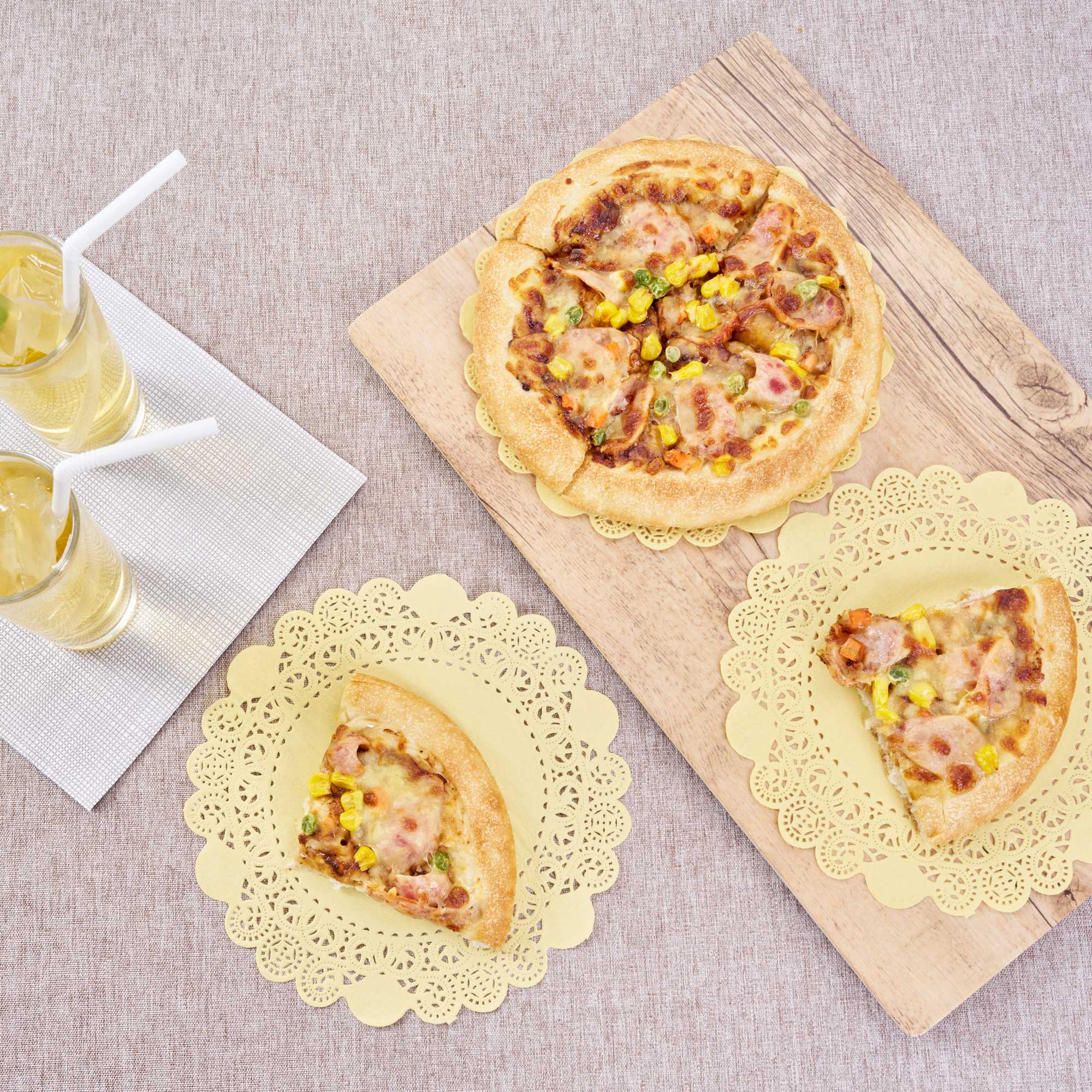 Pastry Tek Round Yellow Paper Doilies - Lace - 8" x 8" - 100 count box