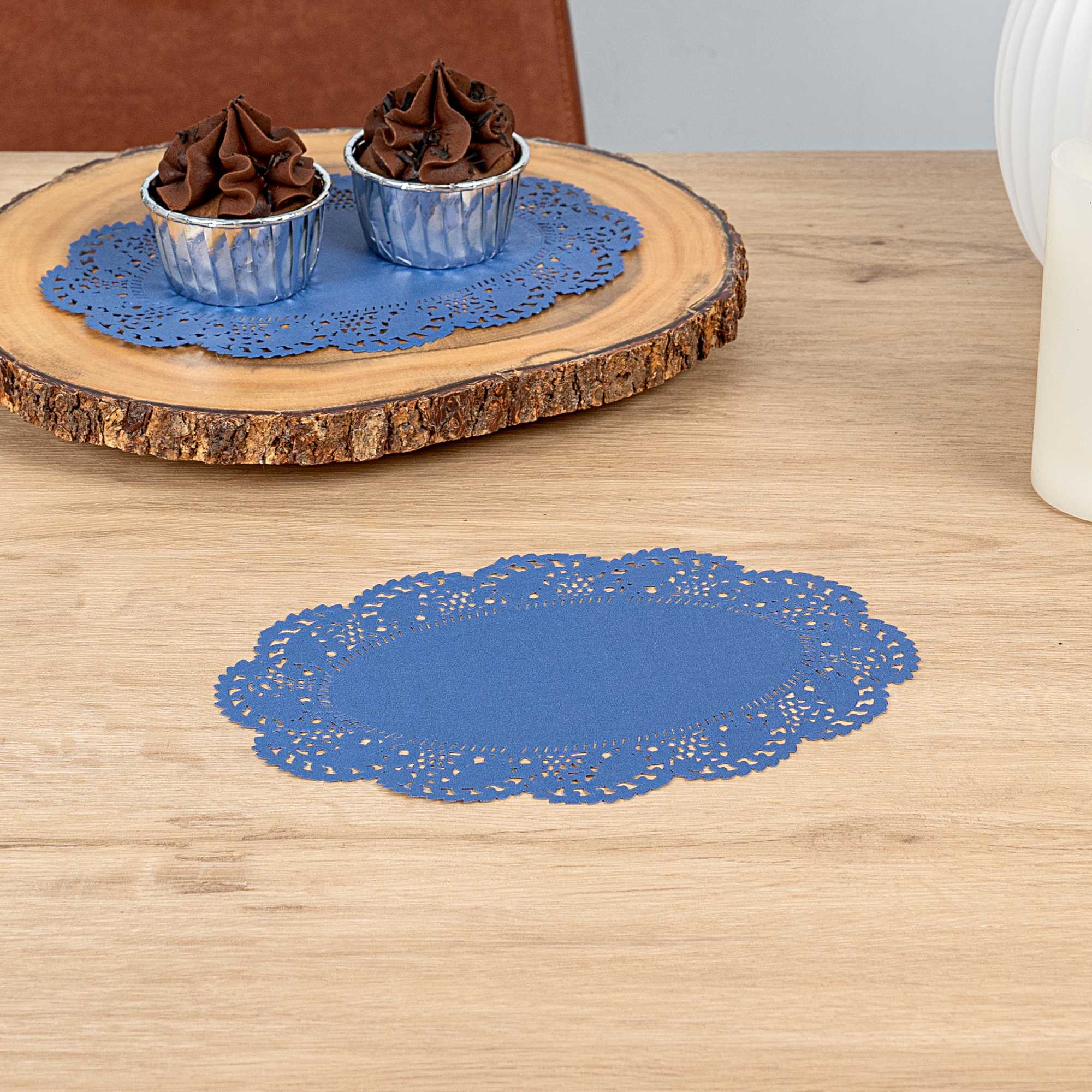Pastry Tek Oval Navy Blue Paper Doilies - Lace - 9" x 6 1/2" - 4000 count box