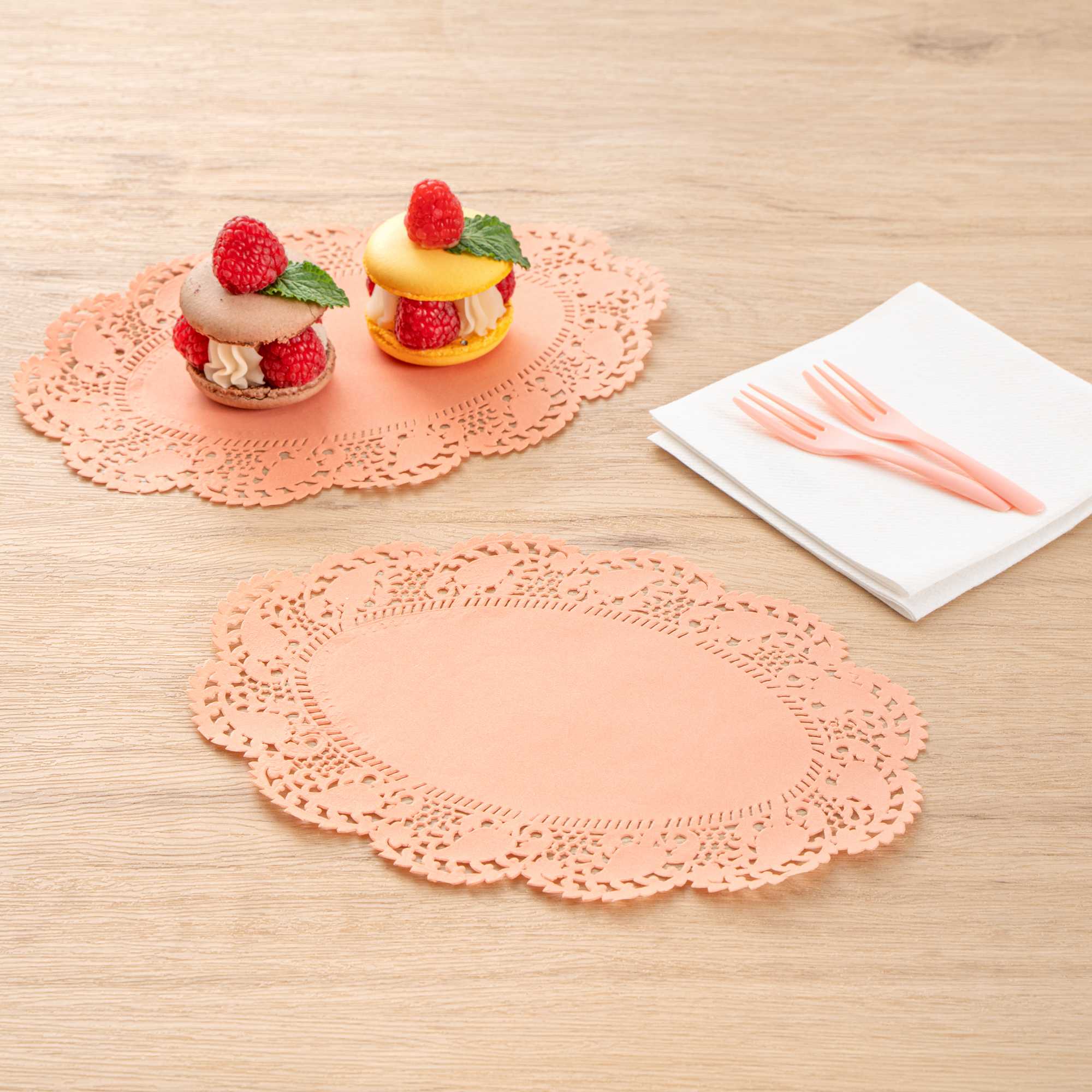 Pastry Tek Oval Coral Paper Doilies - Lace - 9" x 6 1/2" - 4000 count box