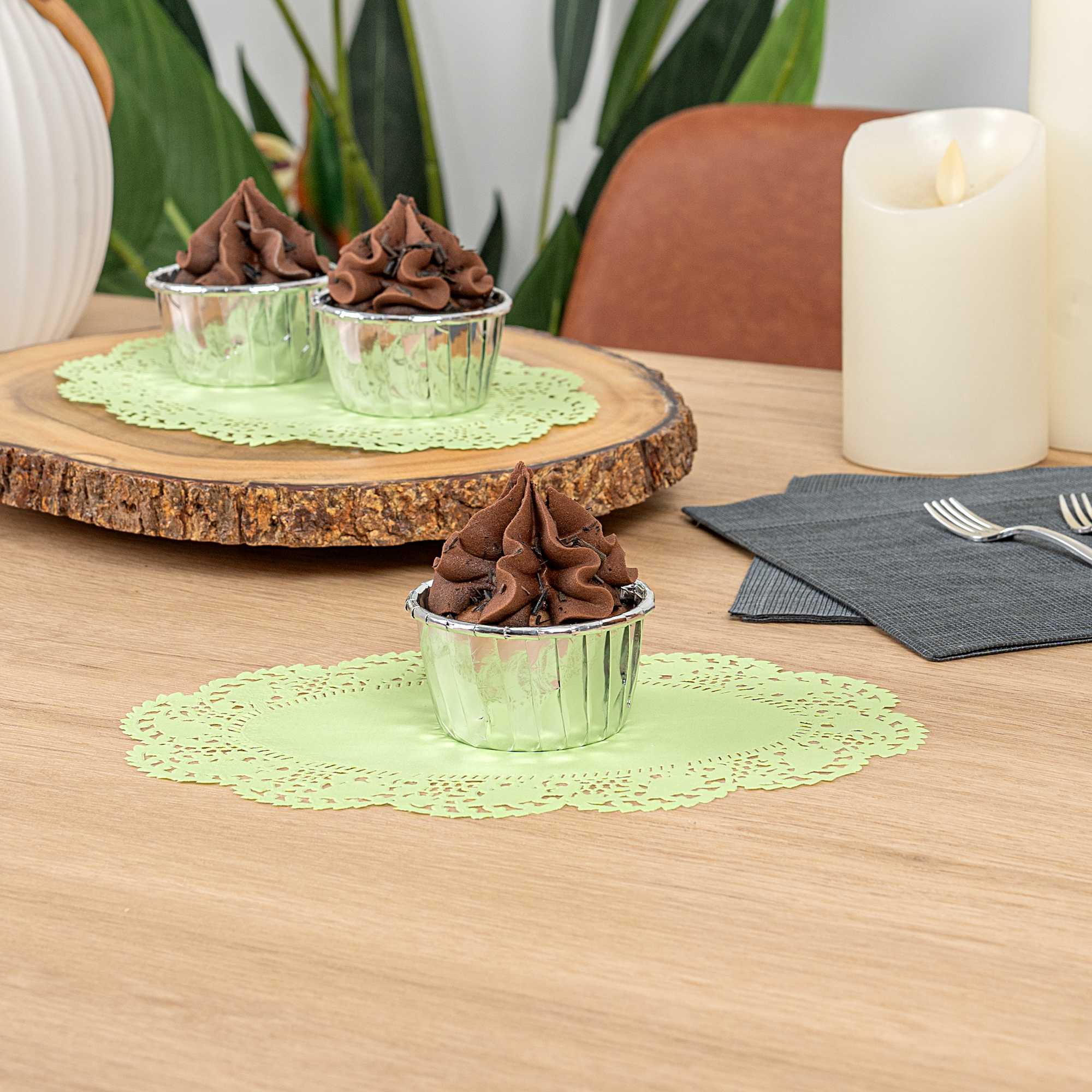 Pastry Tek Oval Green Paper Doilies - Lace - 9" x 6 1/2" - 4000 count box