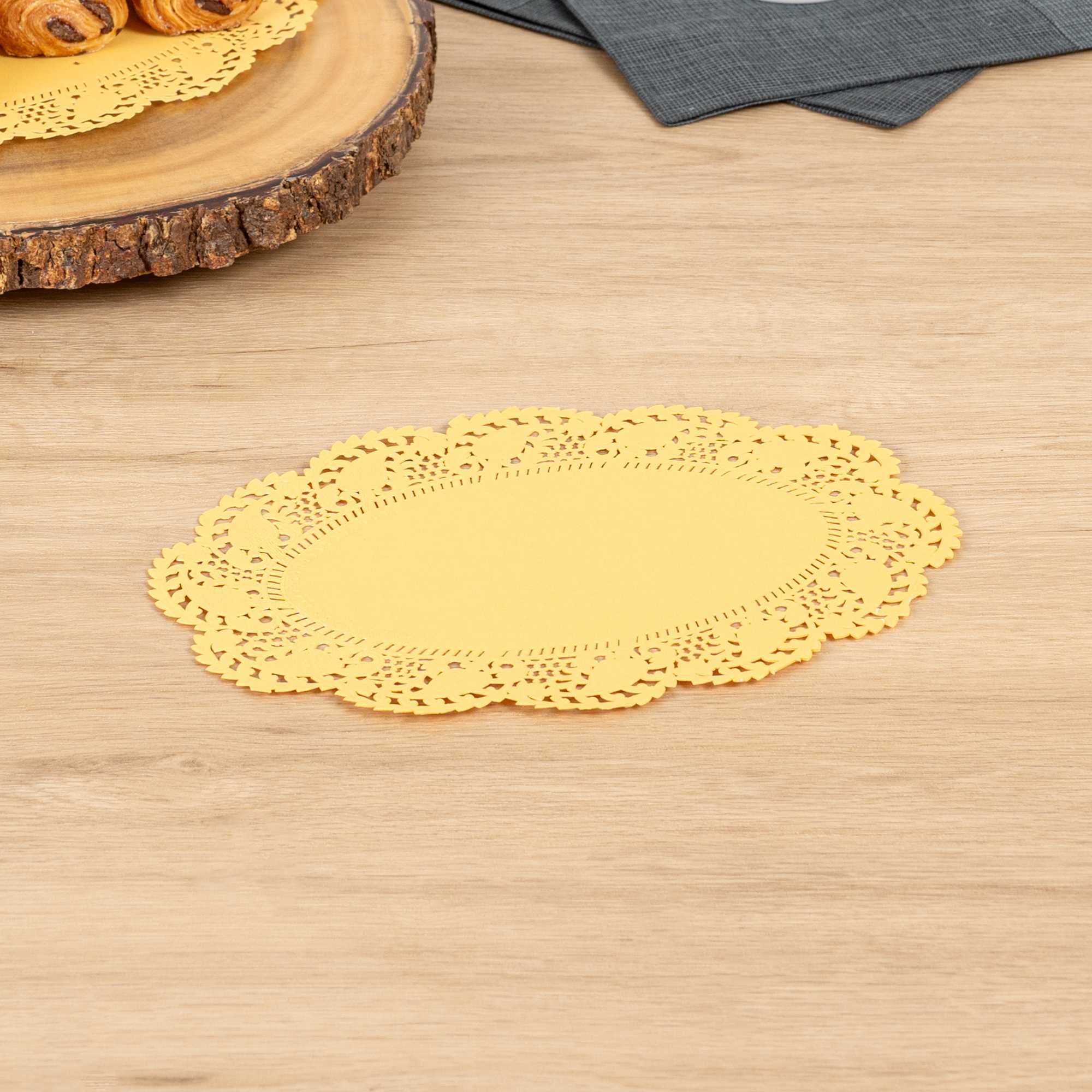 Pastry Tek Oval Orange Paper Doilies - Lace - 9" x 6 1/2" - 4000 count box