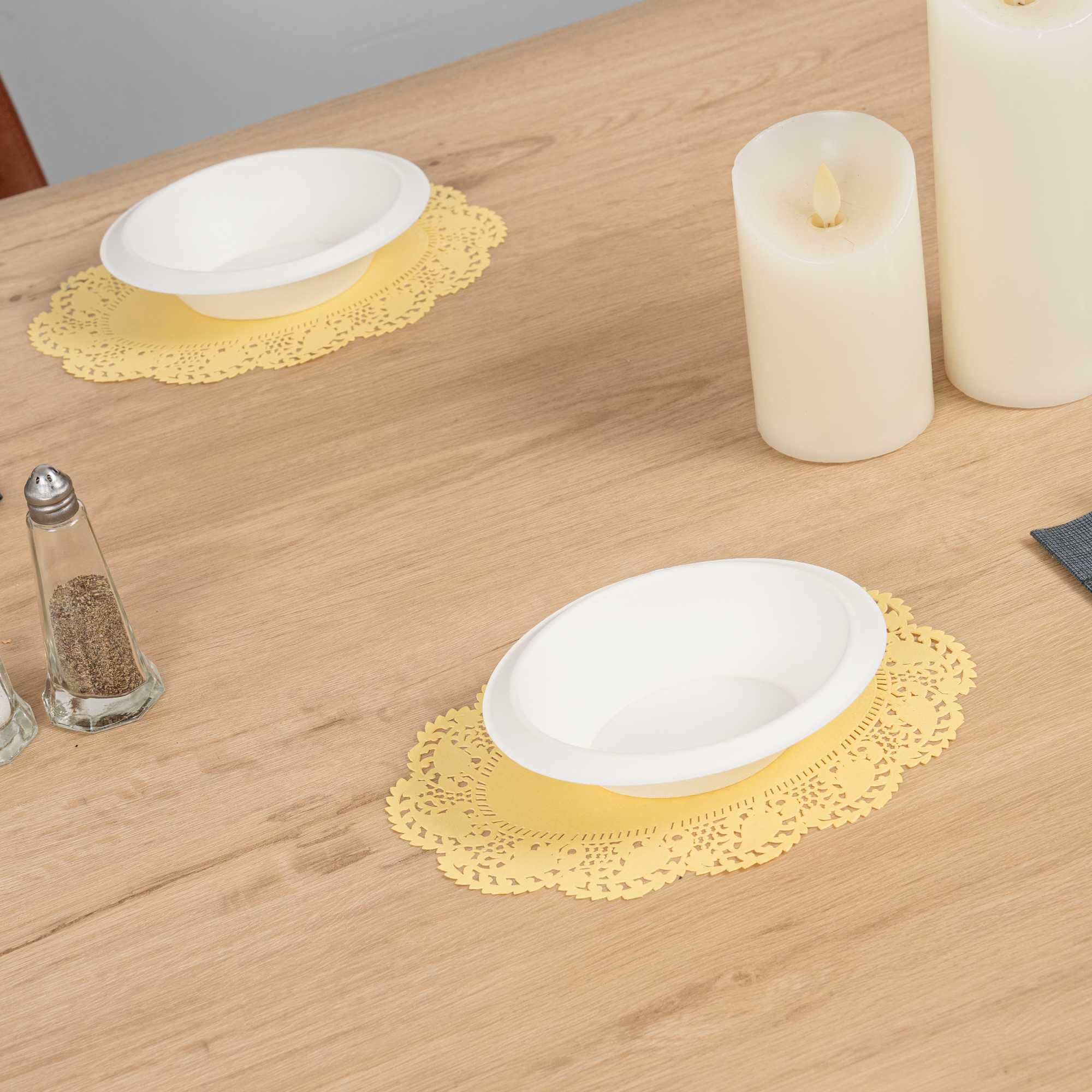 Pastry Tek Oval Yellow Paper Doilies - Lace - 9" x 6 1/2" - 100 count box