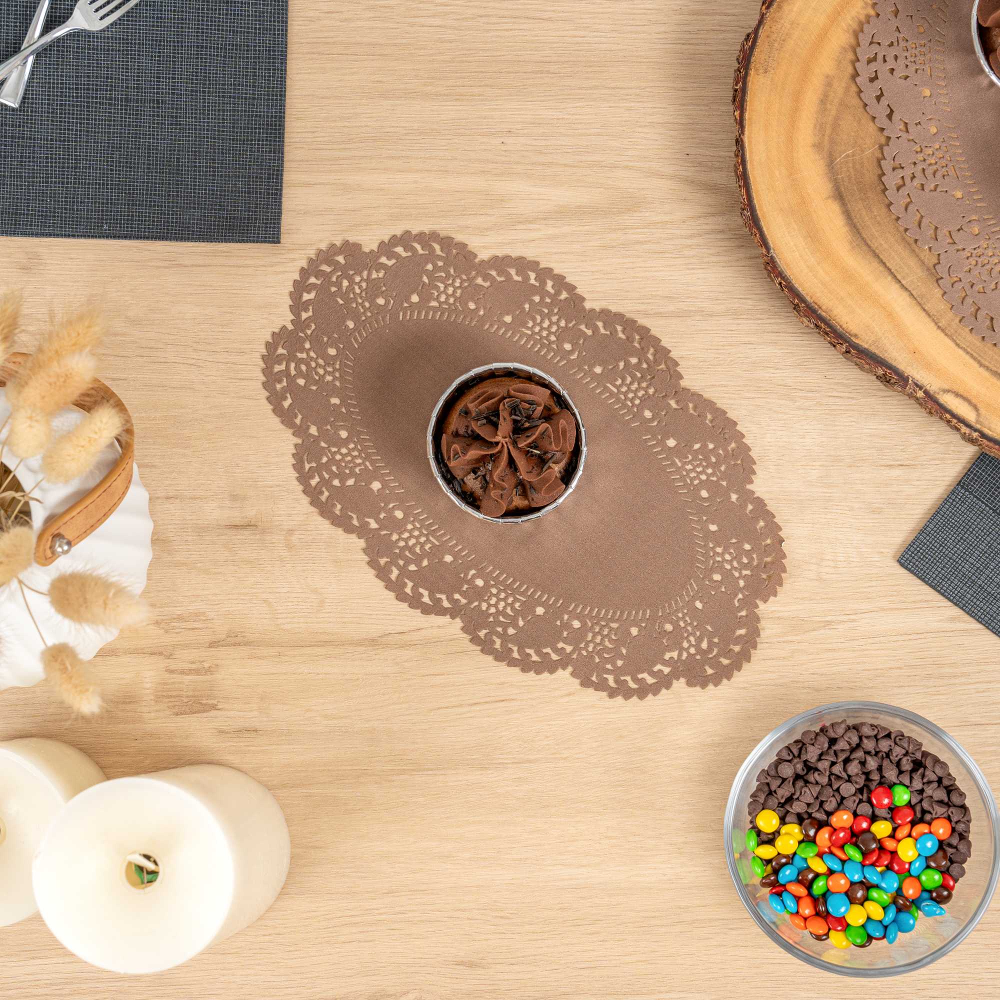 Pastry Tek Oval Brown Paper Doilies - Lace - 10 1/2" x 6 1/2" - 4000 count box