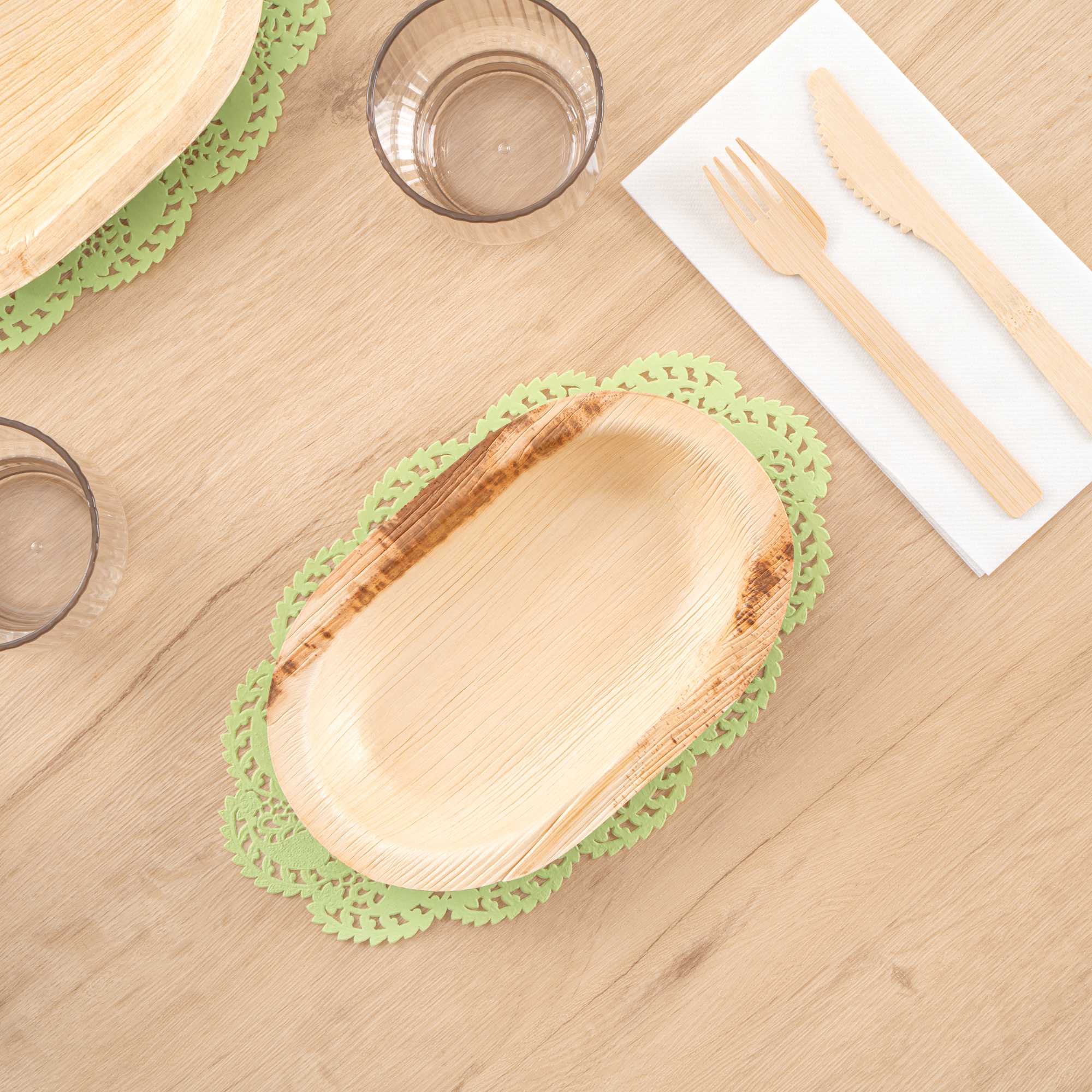 Pastry Tek Oval Green Paper Doilies - Lace - 10 1/2" x 6 1/2" - 100 count box