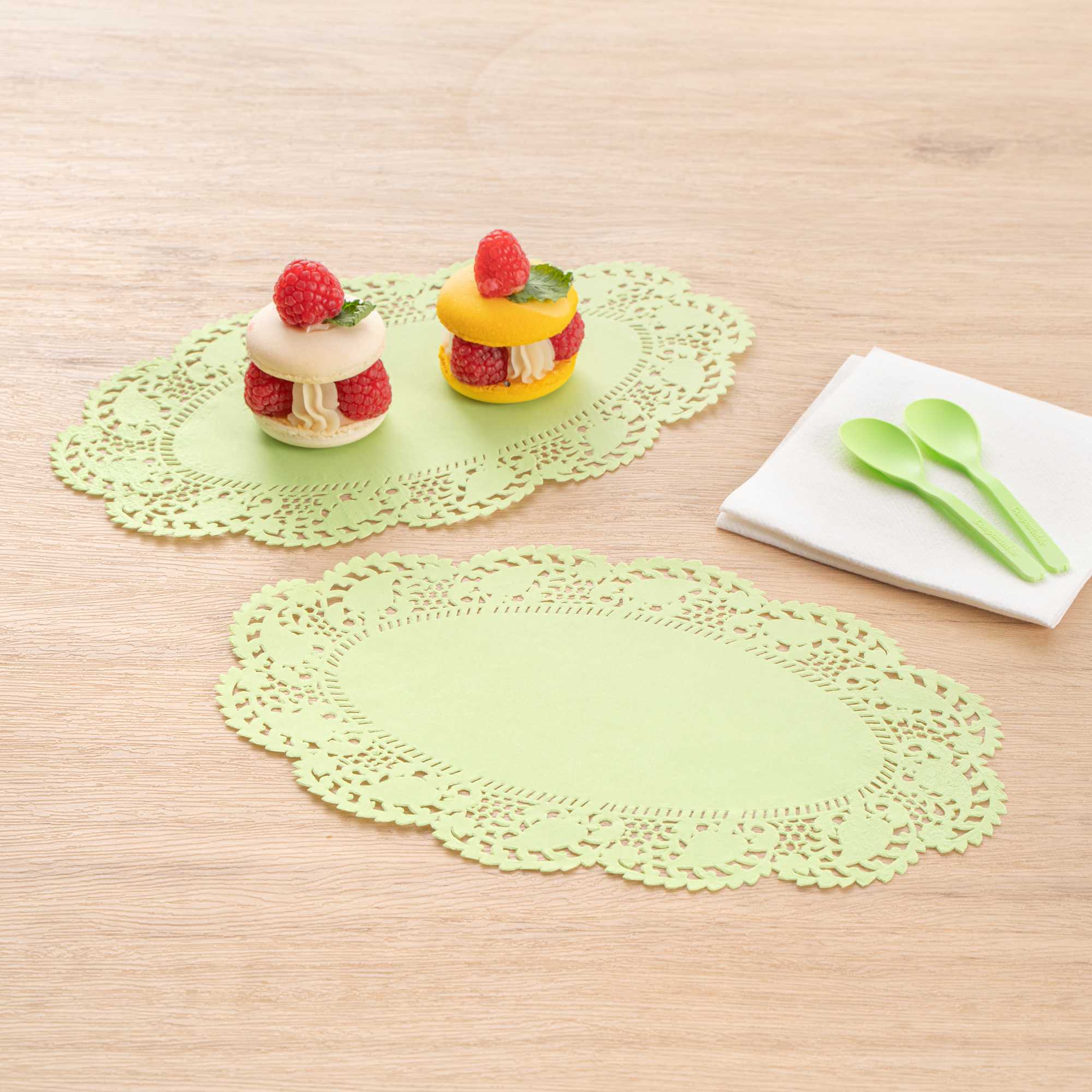 Pastry Tek Oval Green Paper Doilies - Lace - 10 1/2" x 6 1/2" - 4000 count box