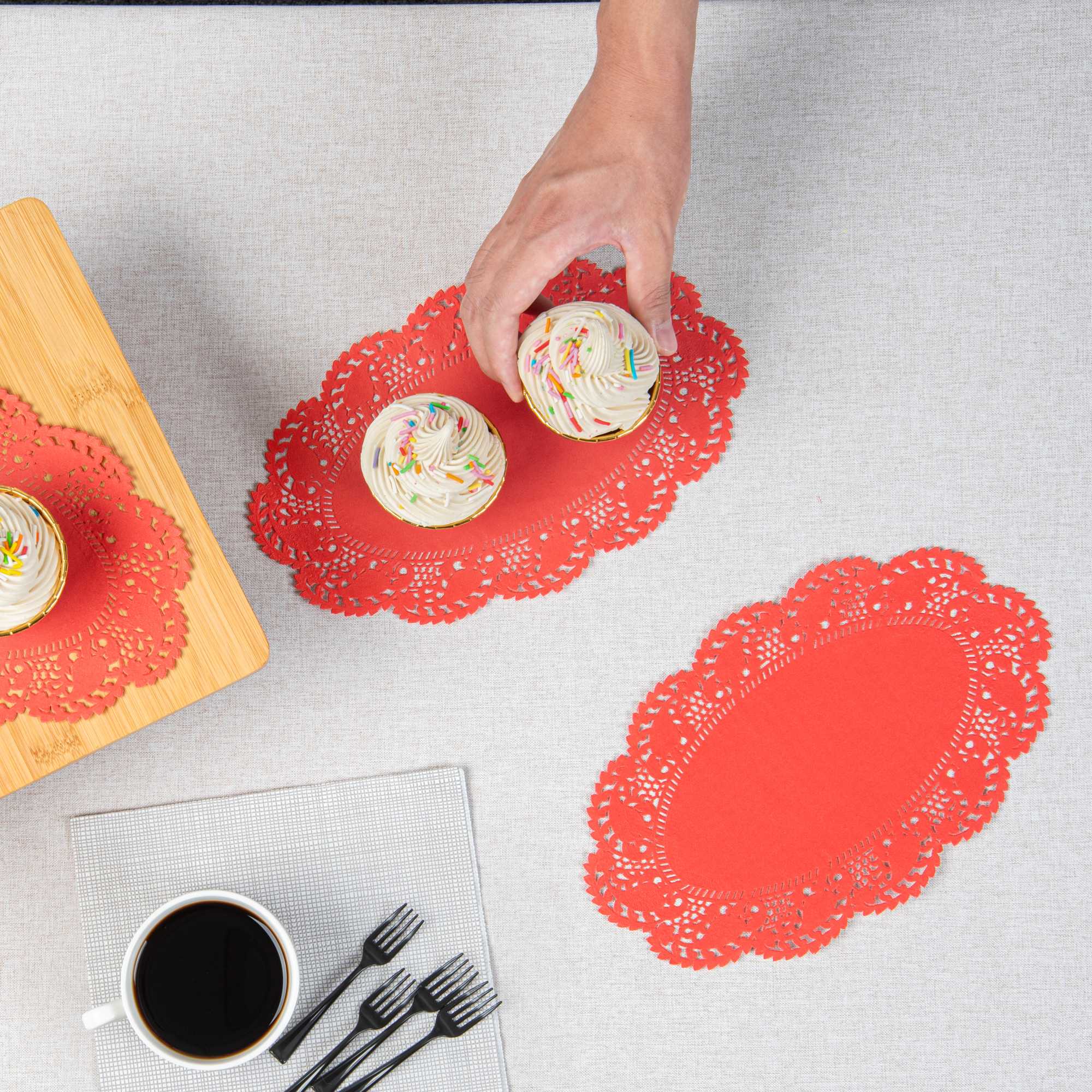 Pastry Tek Oval Red Paper Doilies - Lace - 10 1/2" x 6 1/2" - 4000 count box