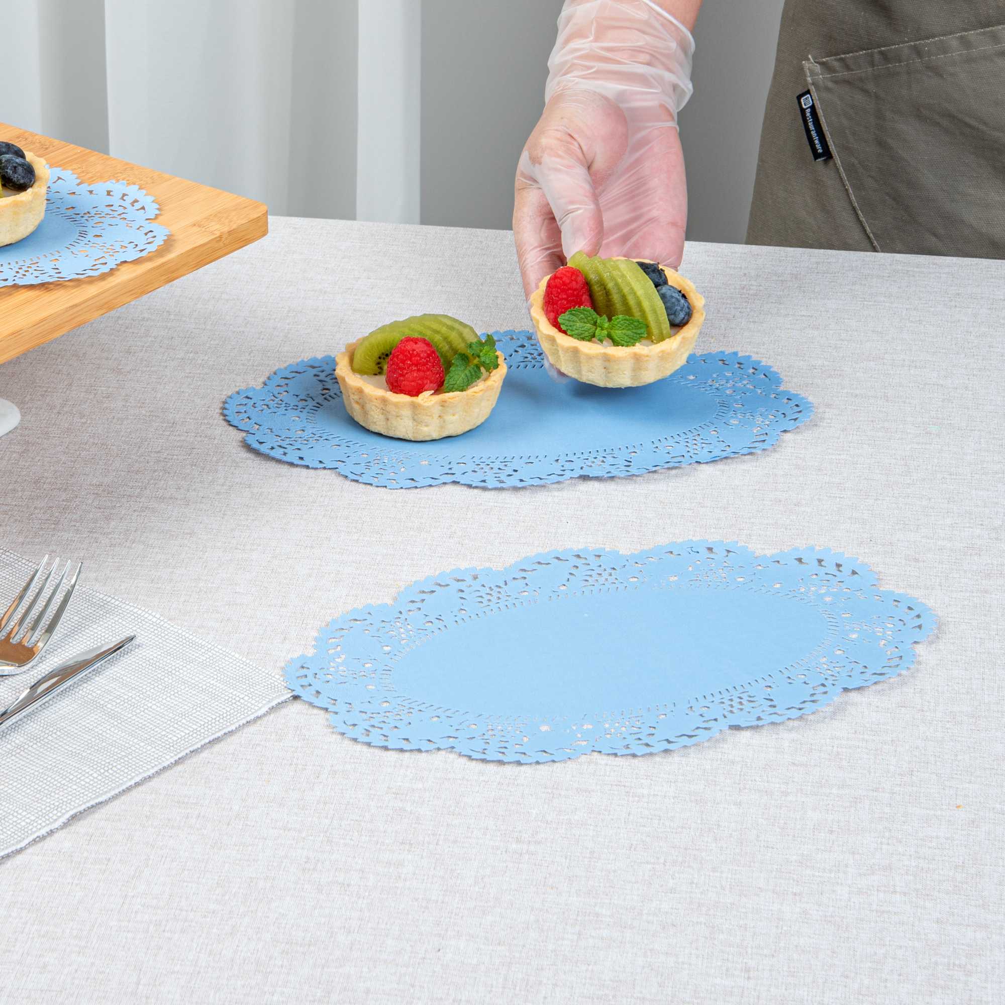 Pastry Tek Oval Sky Blue Paper Doilies - Lace - 10 1/2" x 6 1/2" - 4000 count box