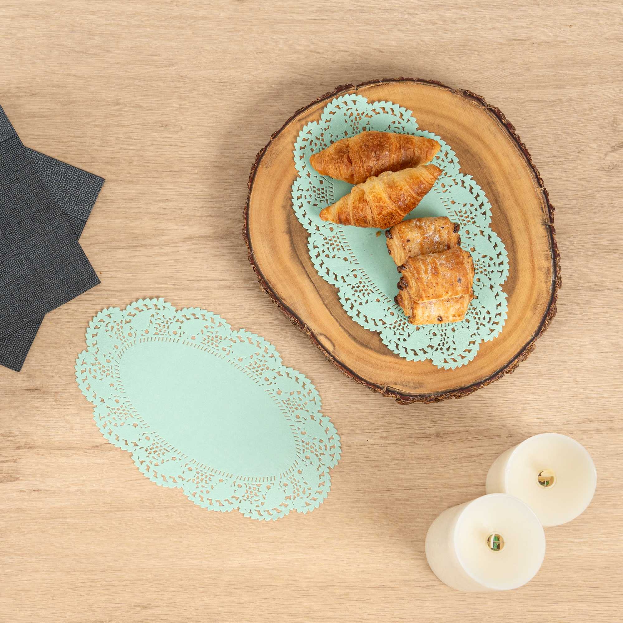 Pastry Tek Oval Teal Paper Doilies - Lace - 10 1/2" x 6 1/2" - 4000 count box