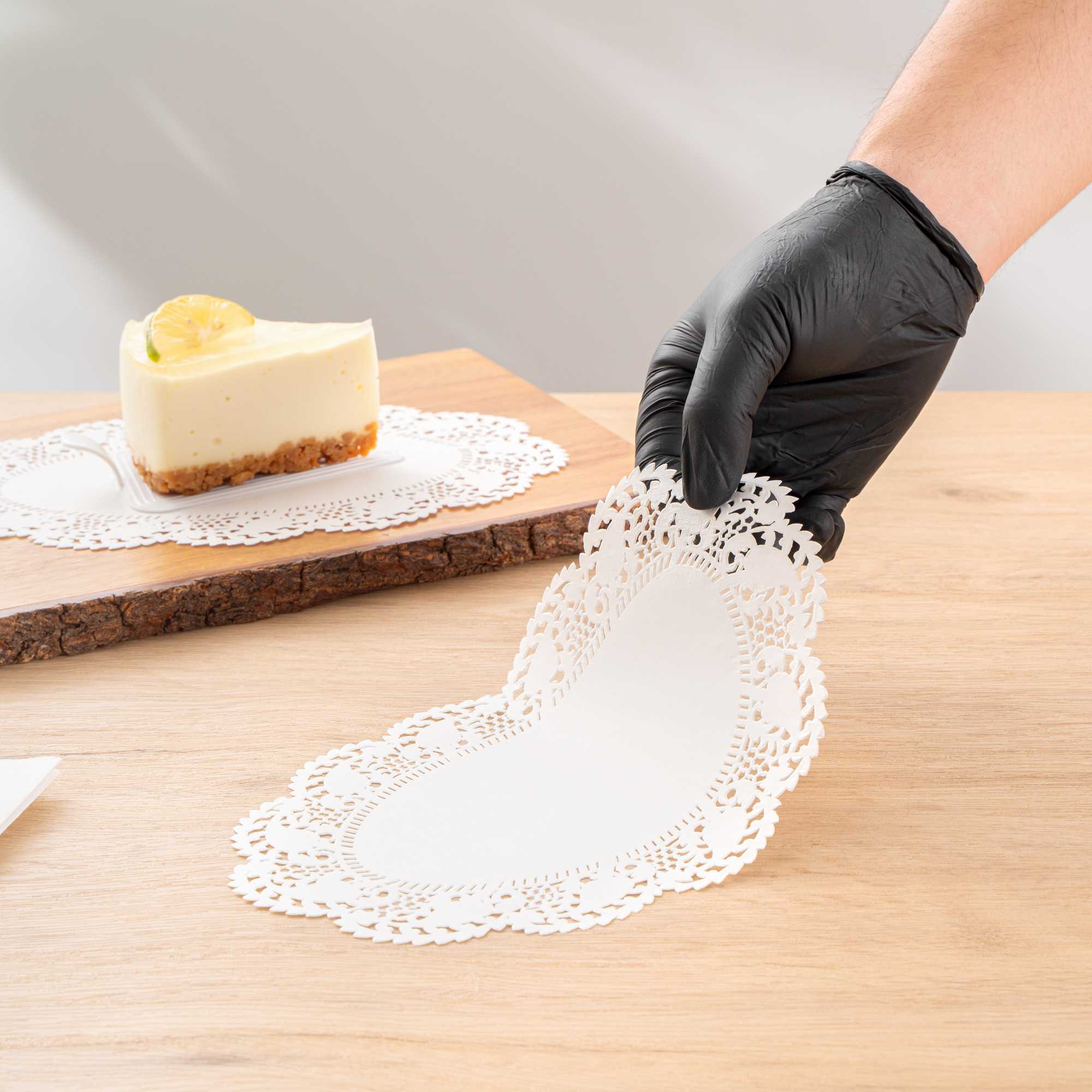 Pastry Tek Oval White Paper Doilies - Lace - 10 1/2" x 6 1/2" - 100 count box
