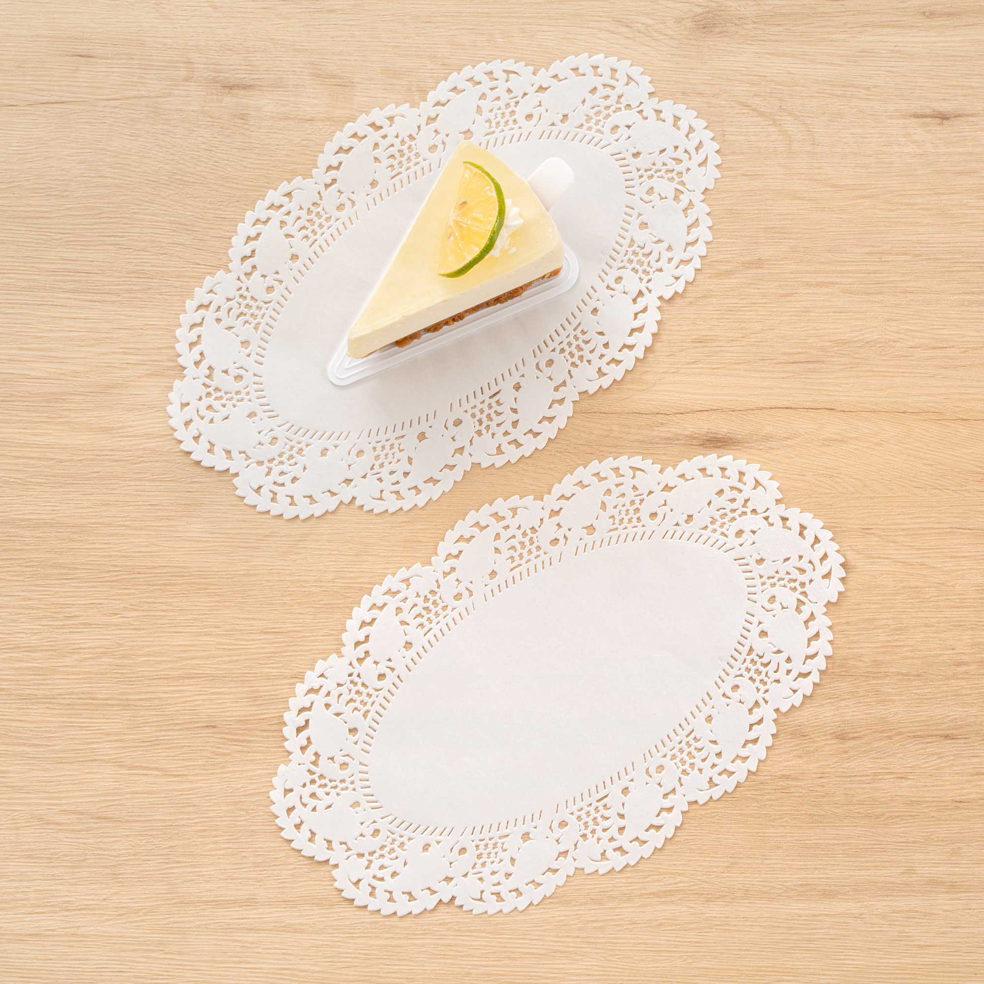 Pastry Tek Oval White Paper Doilies - Lace - 10 1/2" x 6 1/2" - 4000 count box