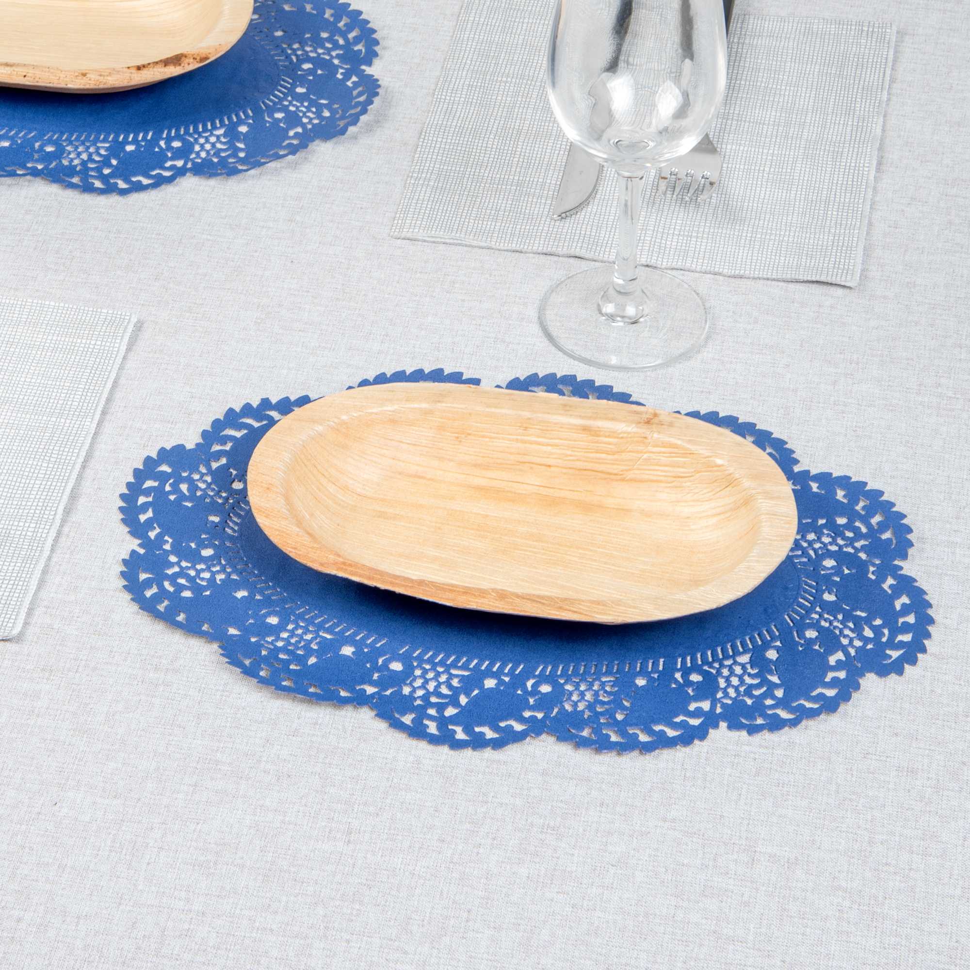 Pastry Tek Oval Navy Blue Paper Doilies - Lace - 12 1/2" x 8 1/2" - 4000 count box