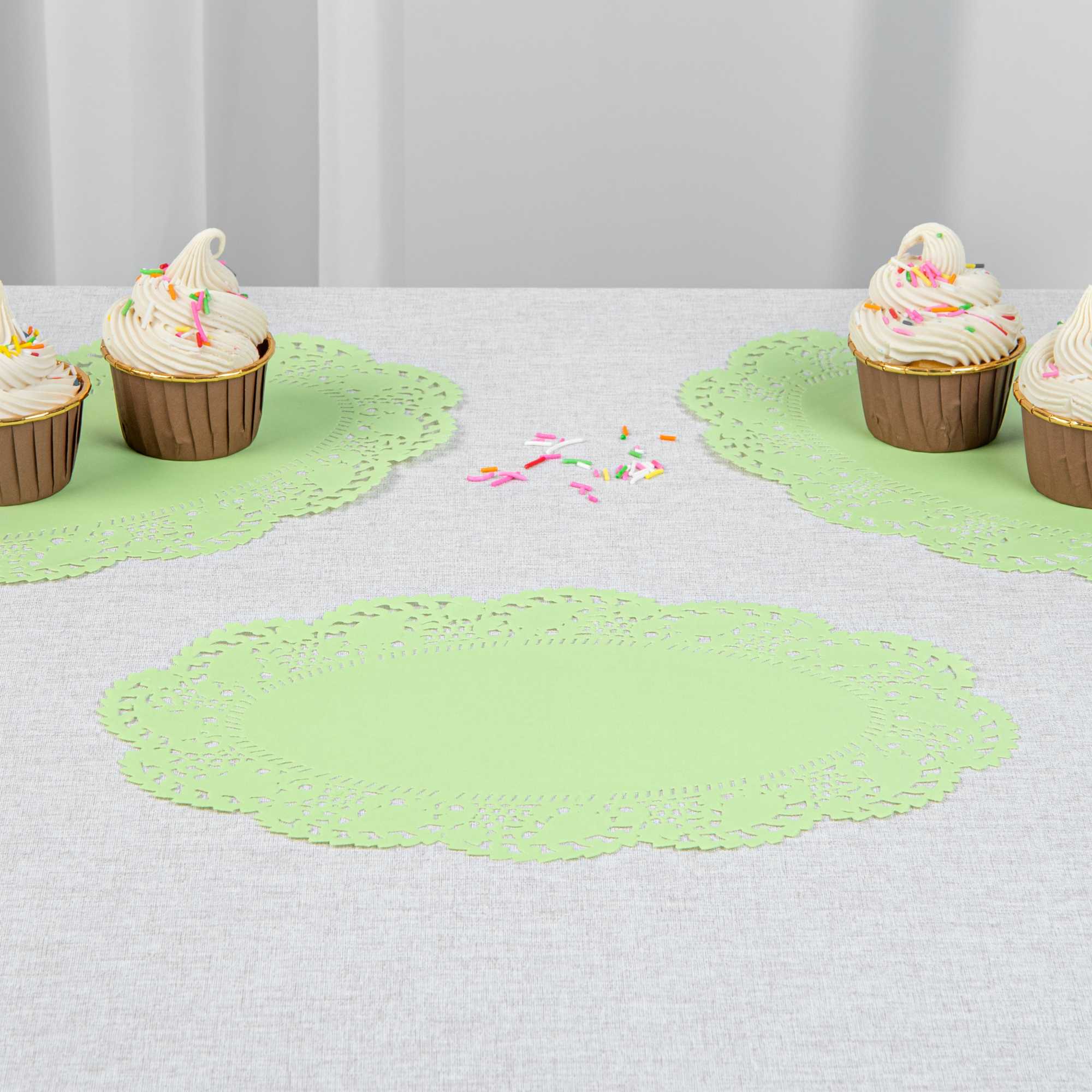 Pastry Tek Oval Green Paper Doilies - Lace - 12 1/2" x 8 1/2" - 4000 count box