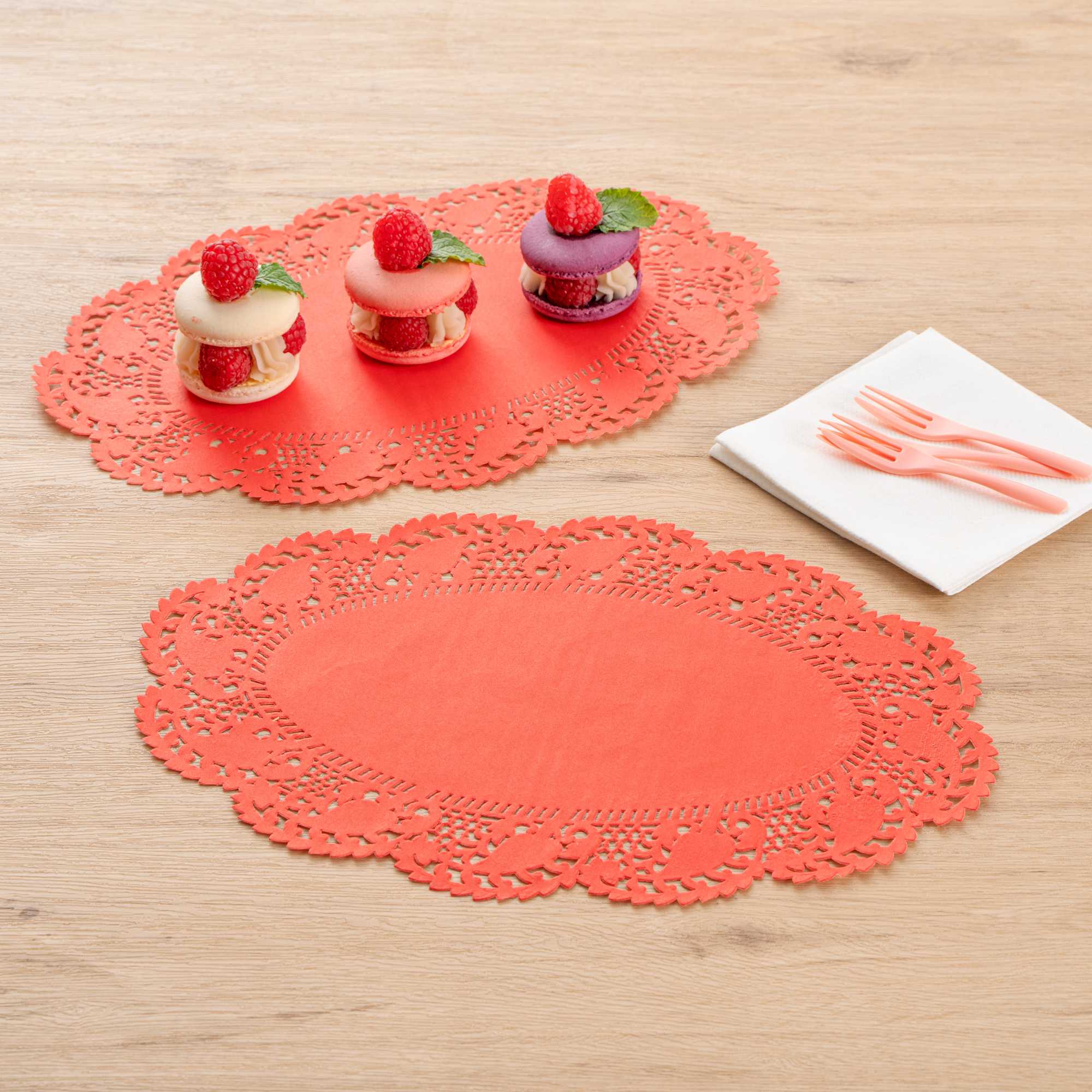Pastry Tek Oval Red Paper Doilies - Lace - 12 1/2" x 8 1/2" - 100 count box