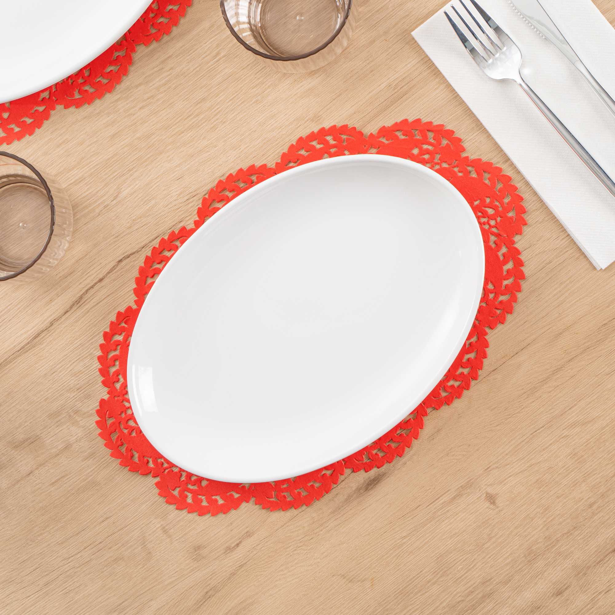 Pastry Tek Oval Red Paper Doilies - Lace - 12 1/2" x 8 1/2" - 100 count box
