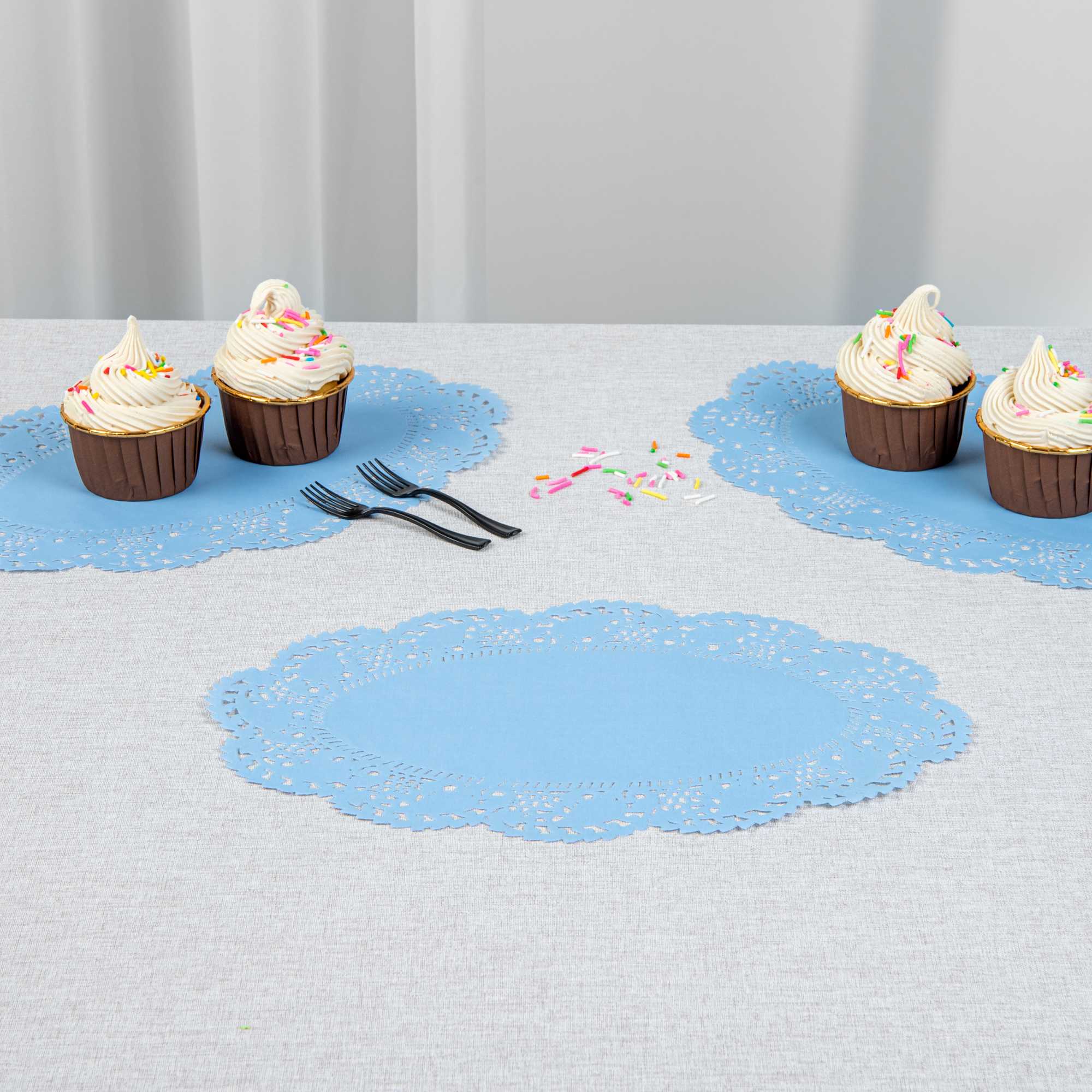 Pastry Tek Oval Sky Blue Paper Doilies - Lace - 12 1/2" x 8 1/2" - 100 count box
