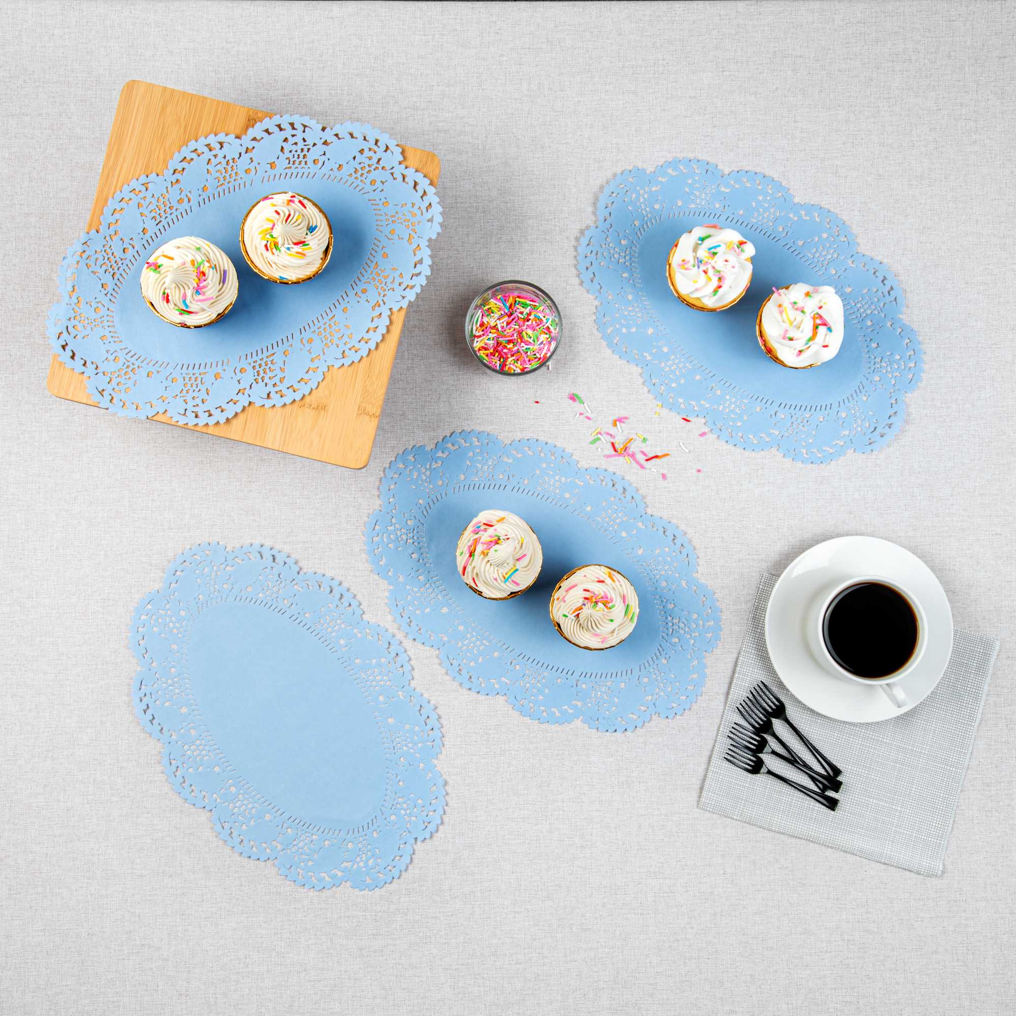 Pastry Tek Oval Sky Blue Paper Doilies - Lace - 12 1/2" x 8 1/2" - 100 count box