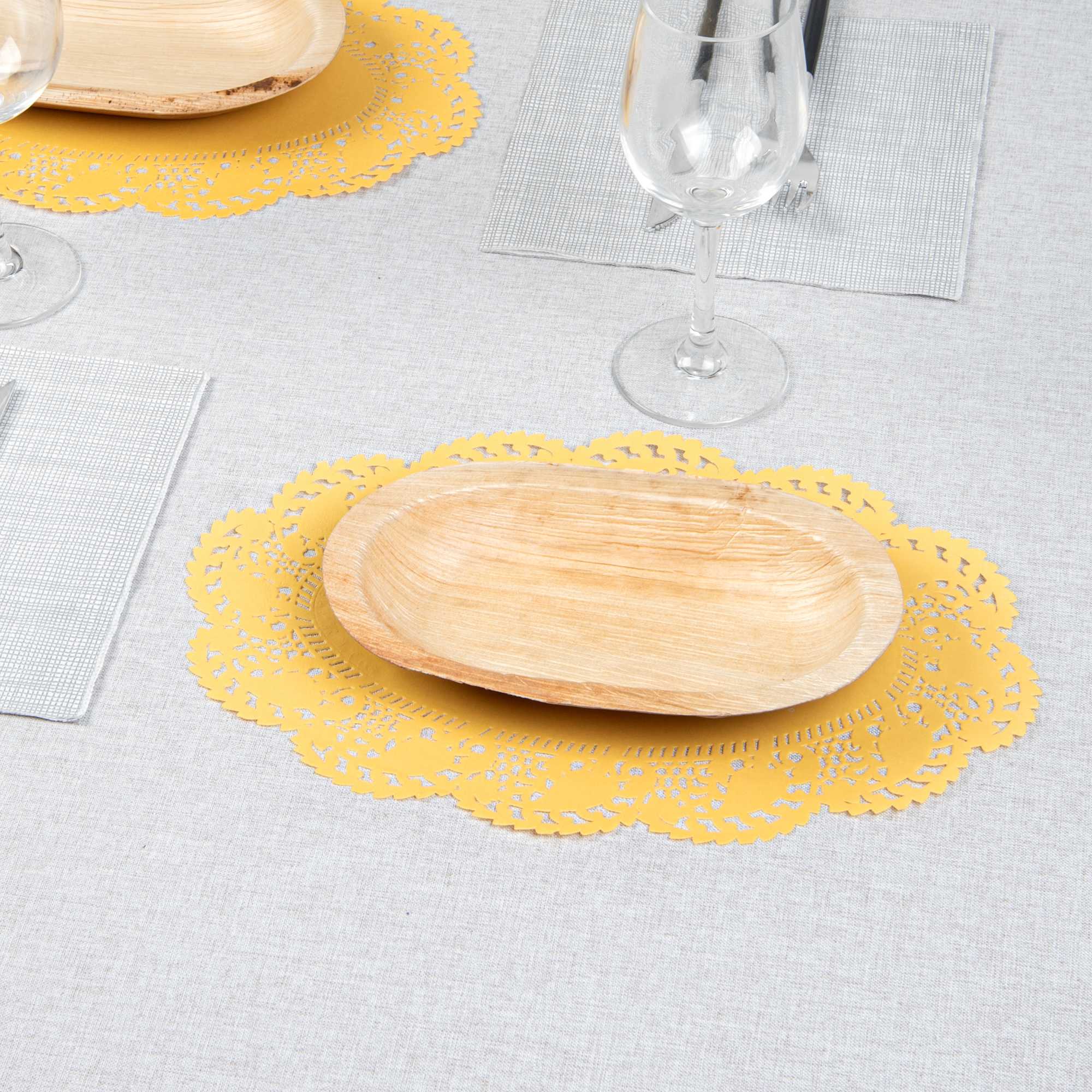 Pastry Tek Oval Orange Paper Doilies - Lace - 12 1/2" x 8 1/2" - 100 count box