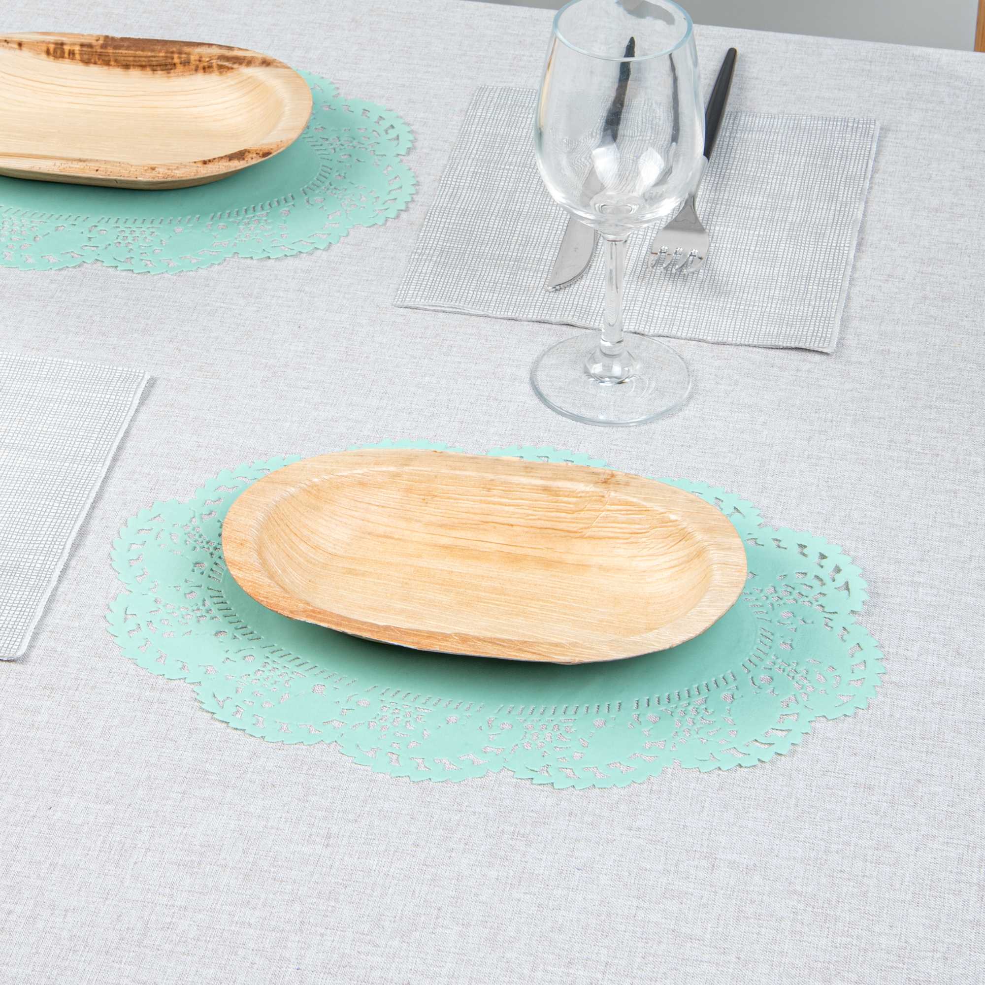 Pastry Tek Oval Teal Paper Doilies - Lace - 12 1/2" x 8 1/2" - 4000 count box