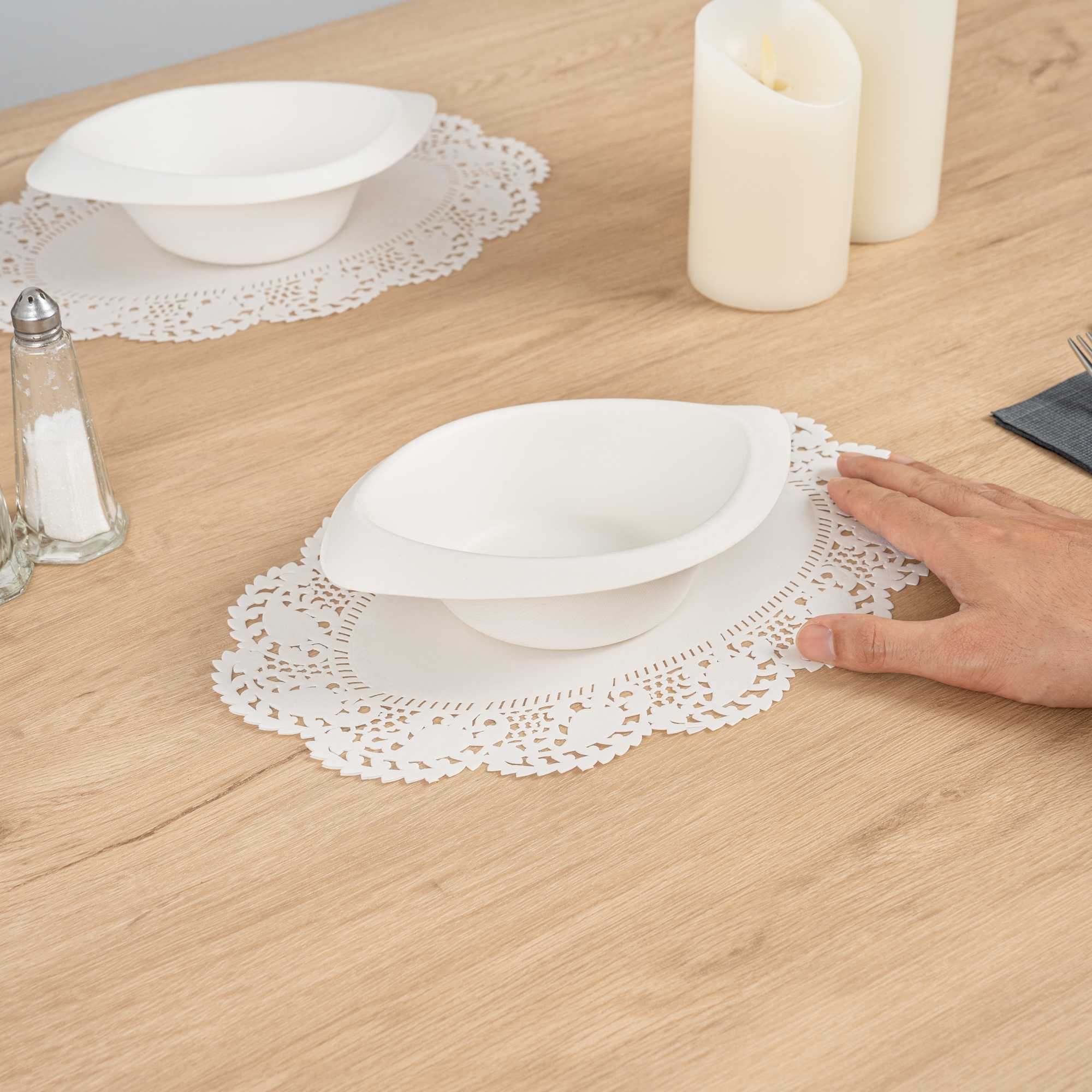 Pastry Tek Oval White Paper Doilies - Lace - 12 1/2" x 8 1/2" - 100 count box