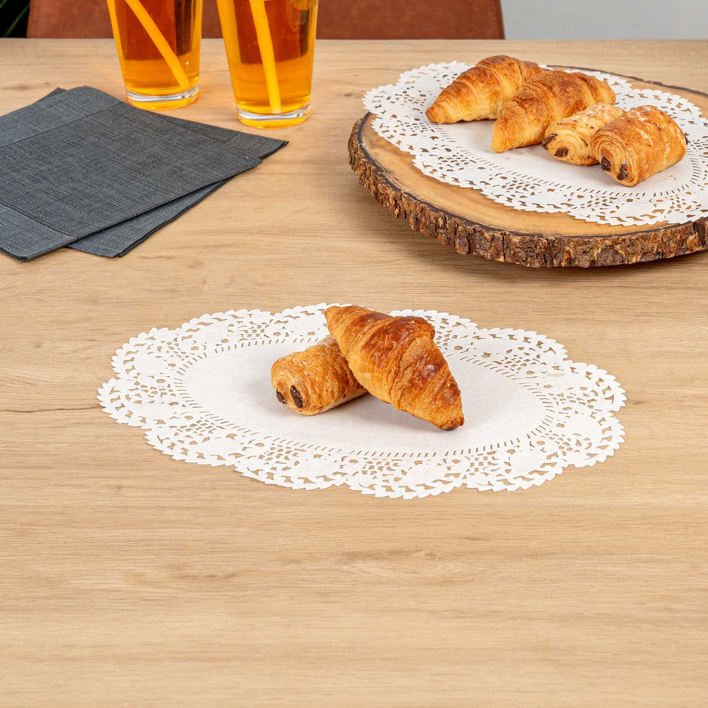 Pastry Tek Oval White Paper Doilies - Lace - 12 1/2" x 8 1/2" - 4000 count box