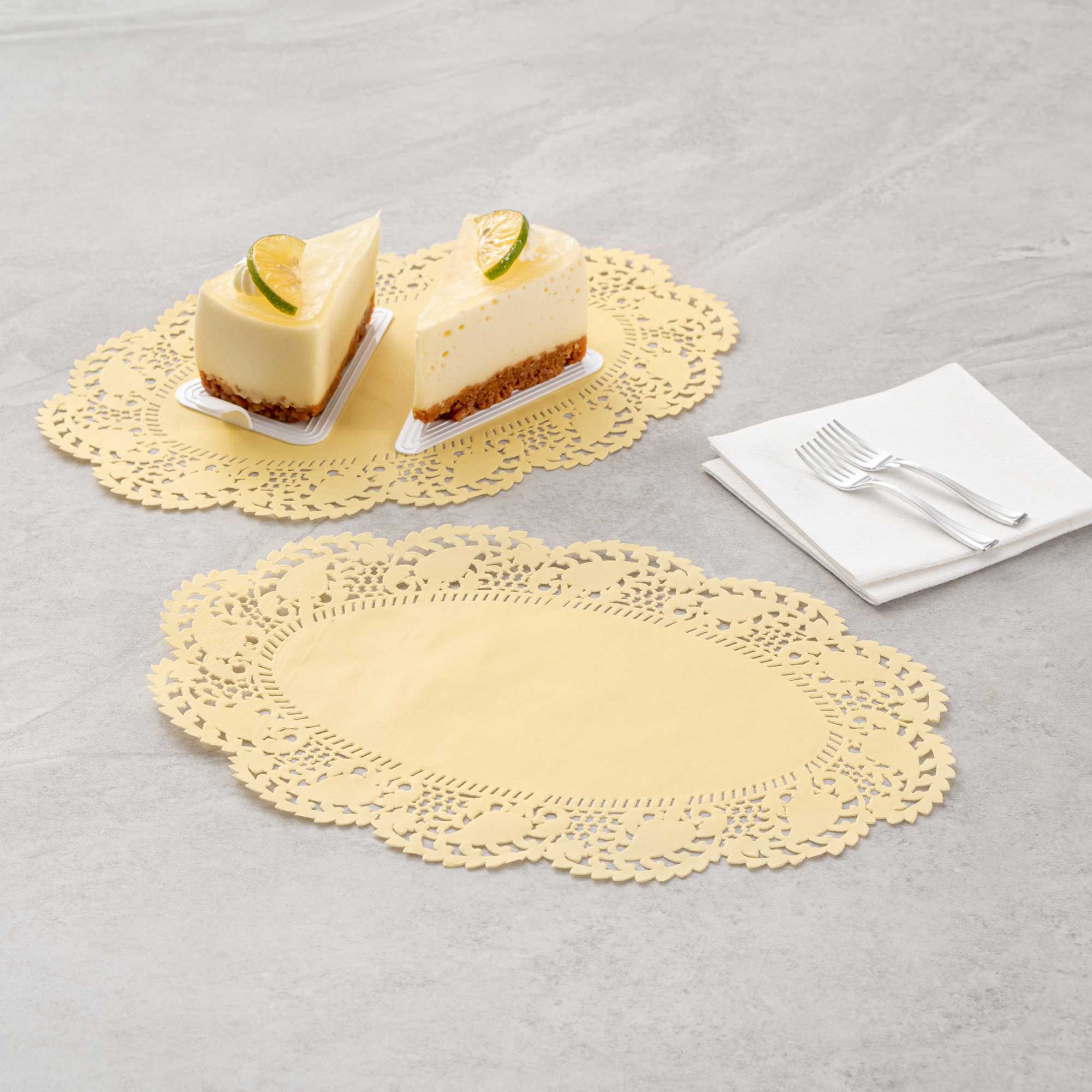 Pastry Tek Oval Yellow Paper Doilies - Lace - 12 1/2" x 8 1/2" - 100 count box