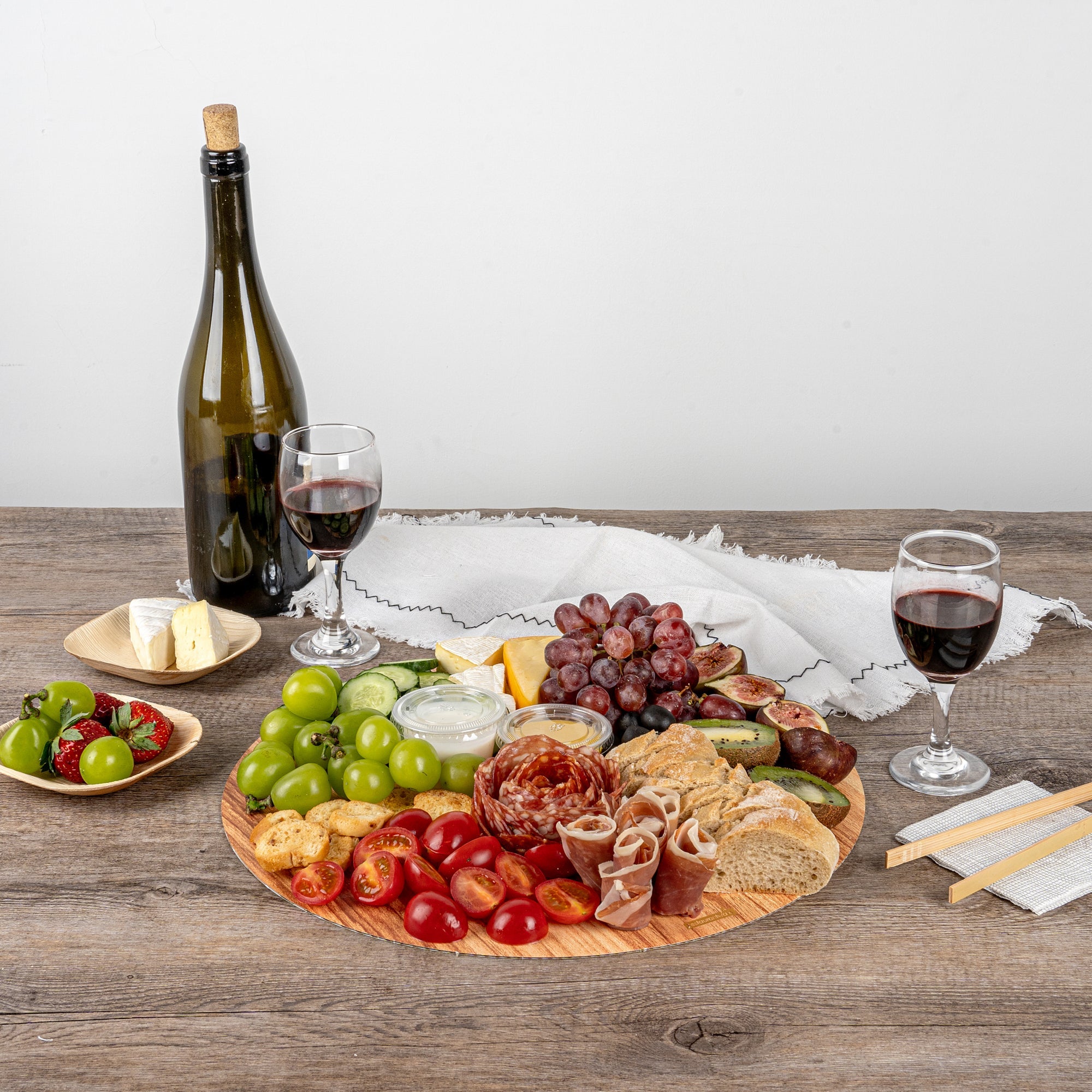 Cater Tek Round Natural Cardboard Cheese / Charcuterie Board - Faux Wood - 13 3/4" x 13 3/4" - 100 count box