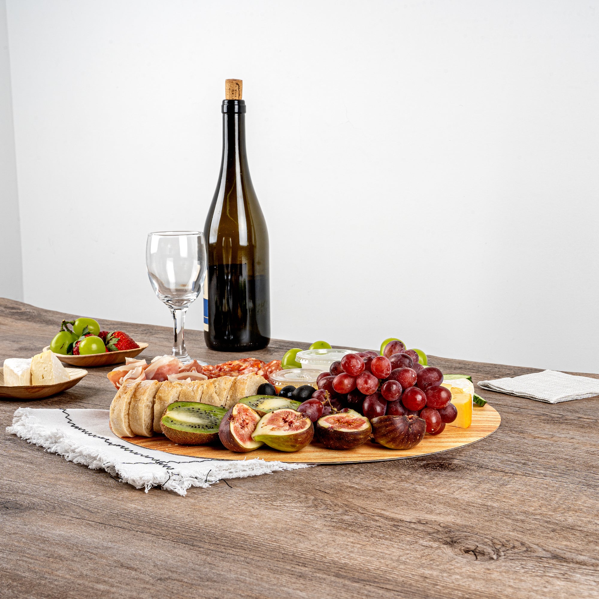 Cater Tek Round Natural Cardboard Cheese / Charcuterie Board - Faux Wood - 13 3/4" x 13 3/4" - 100 count box