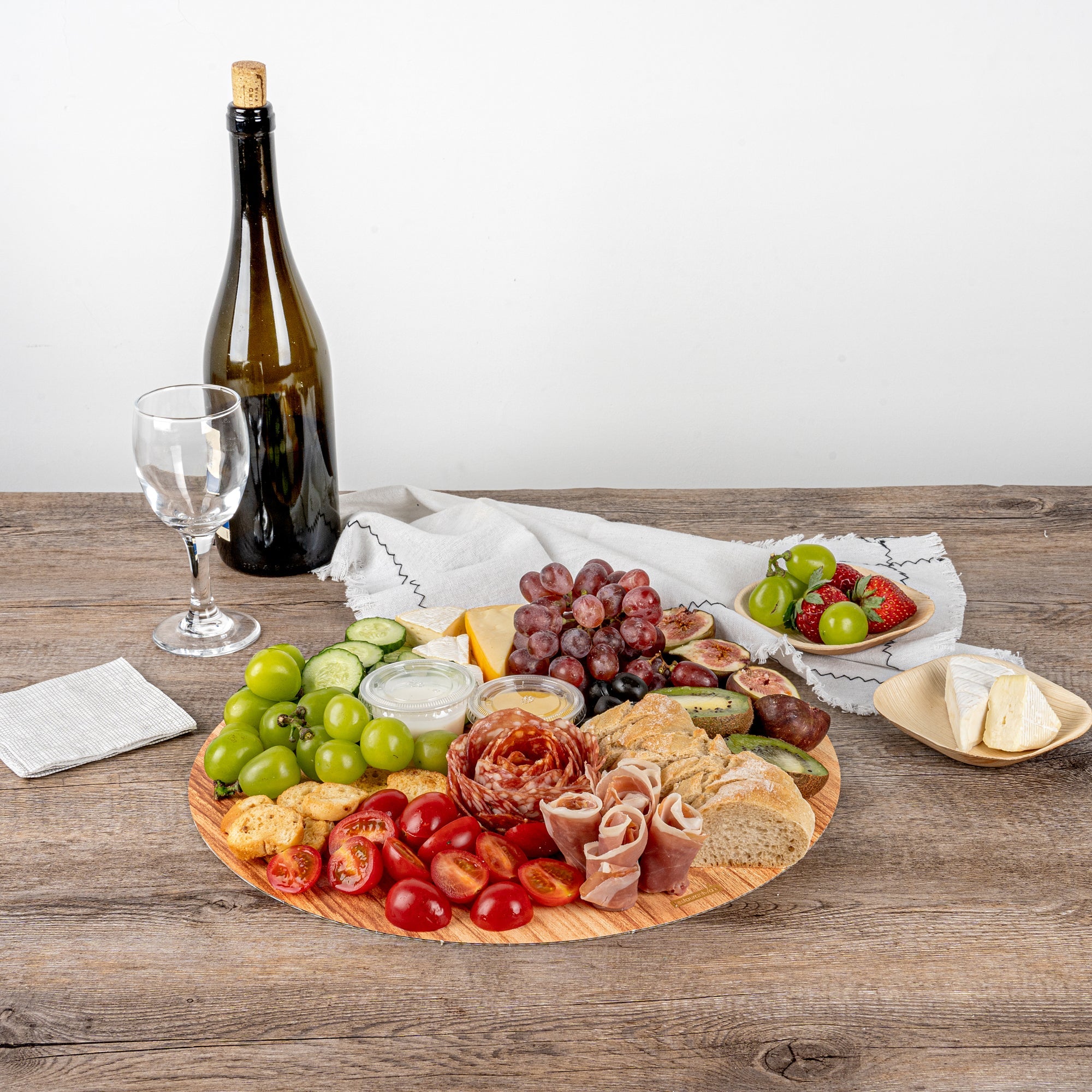 Cater Tek Round Natural Cardboard Cheese / Charcuterie Board - Faux Wood - 13 3/4" x 13 3/4" - 100 count box