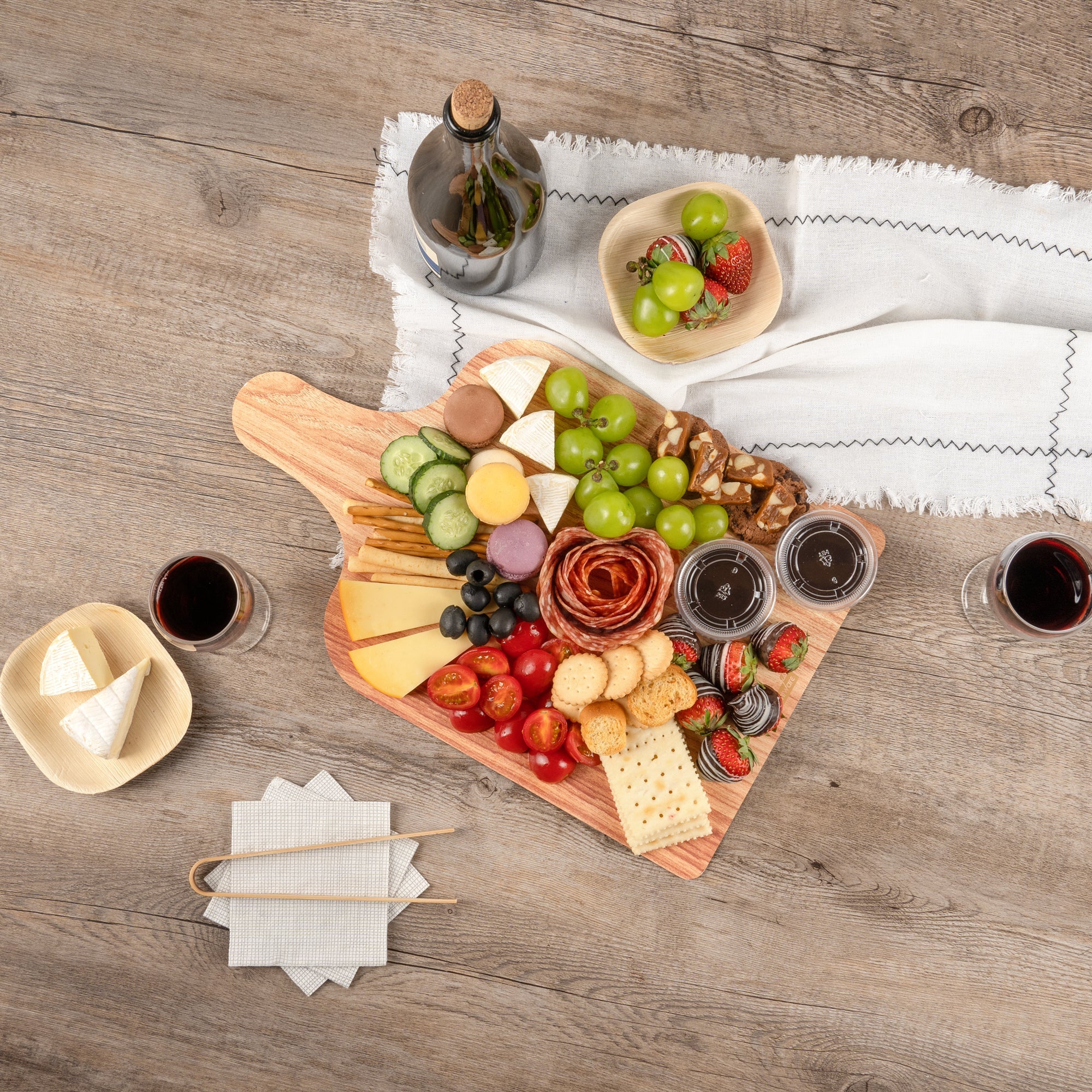 Cater Tek Natural Cheese / Charcuterie Board - Faux Wood - 15 3/4" x 9 3/4" - 100 count box