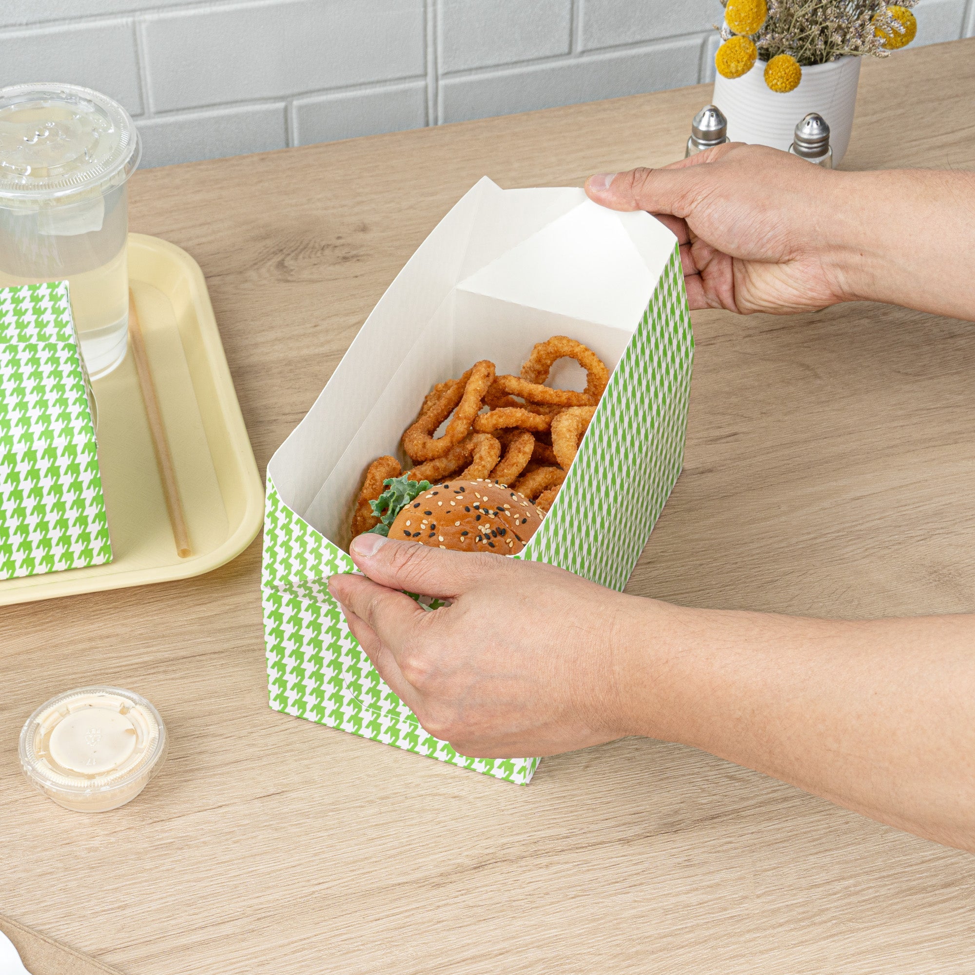 Bio Tek 71 oz Green Houndstooth Paper Lunch / Chicken Box - with Fast Top - 8 3/4" x 5" x 3" - 100 count box