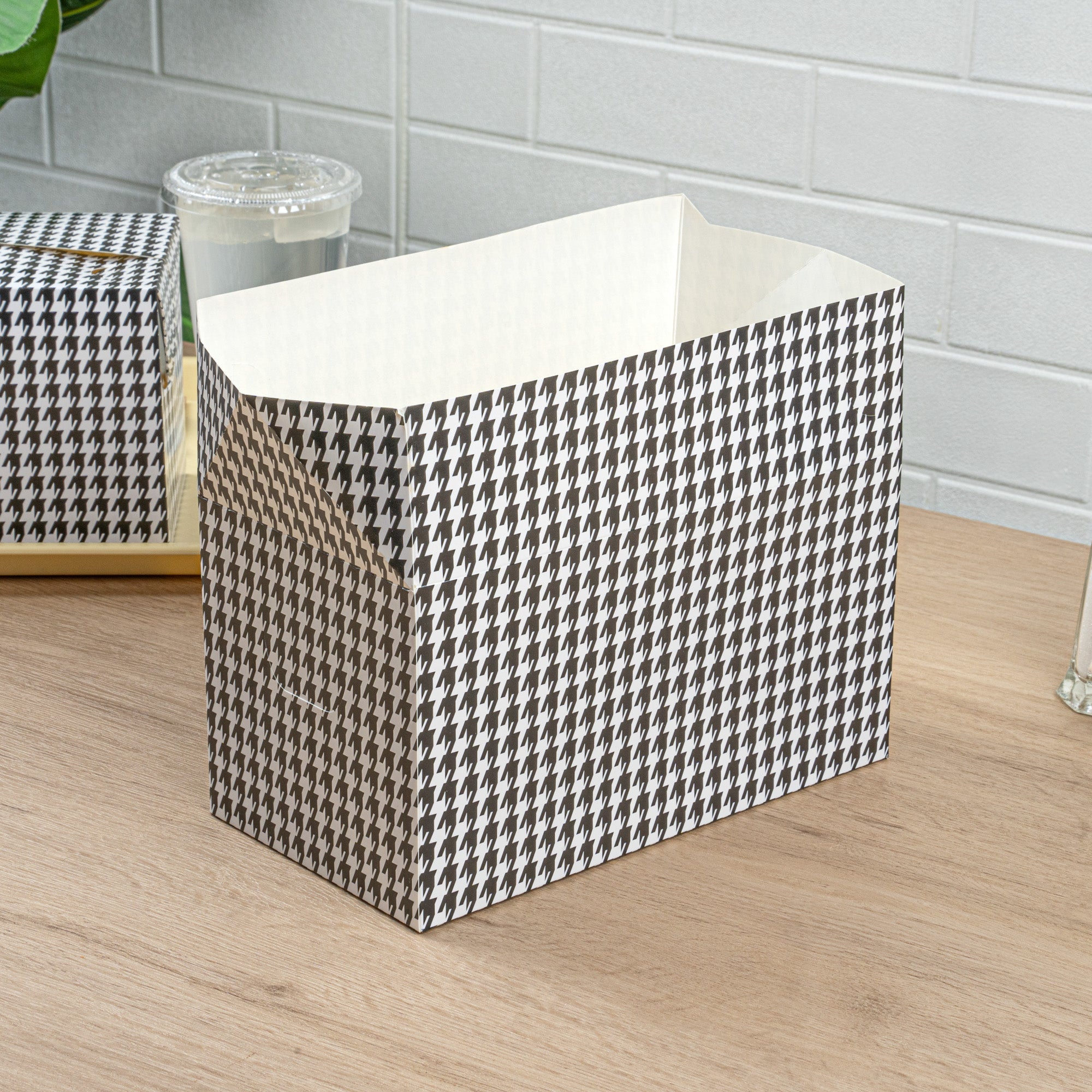 Bio Tek 80 oz Black Houndstooth Paper Lunch / Chicken Box - with Fast Top - 9" x 5" x 5" - 400 count box