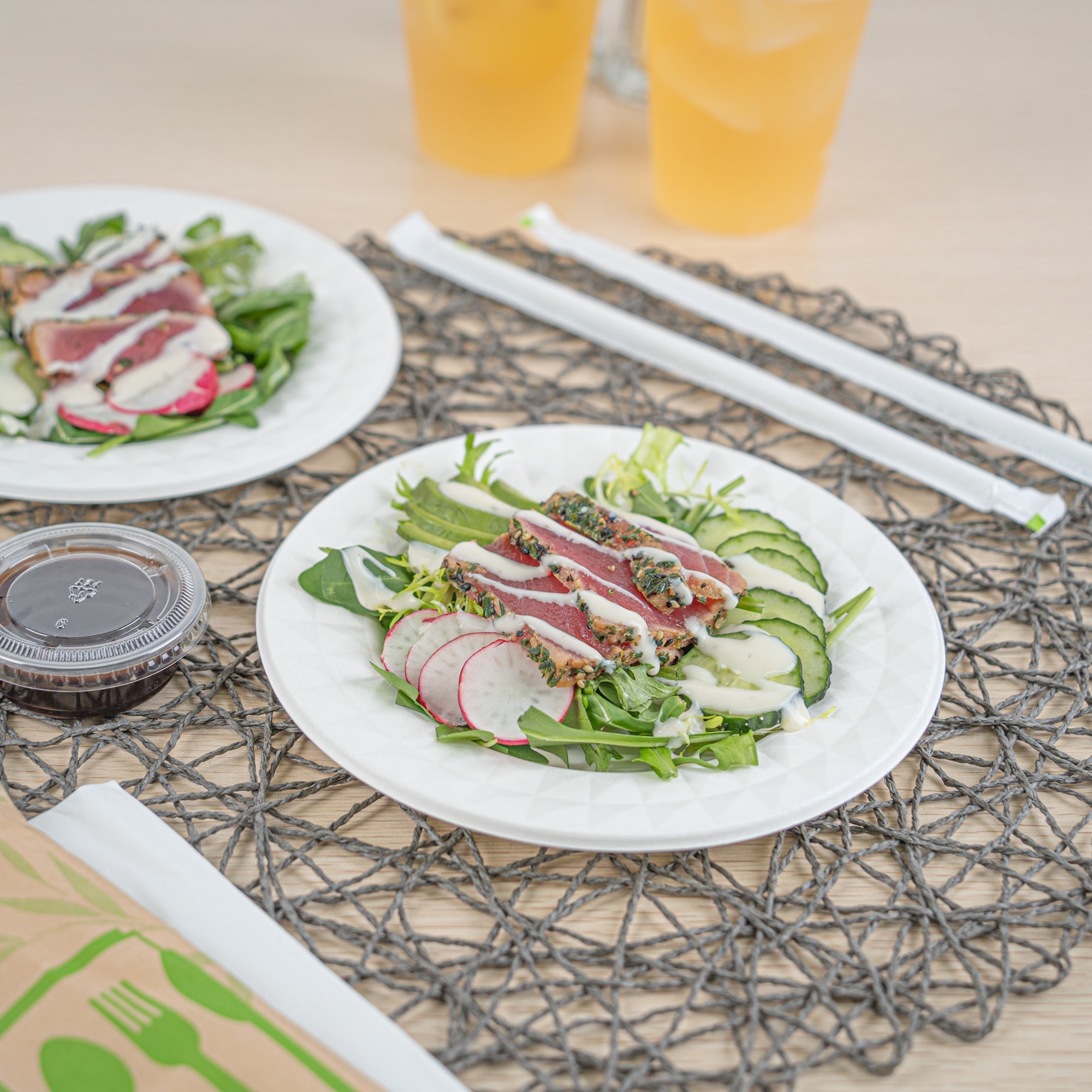 Pulp Safe No PFAS Added Round White Sugarcane / Bagasse Plate - Home Compostable, with Diamond Rim - 7" x 7" x 1/2" - 100 count box