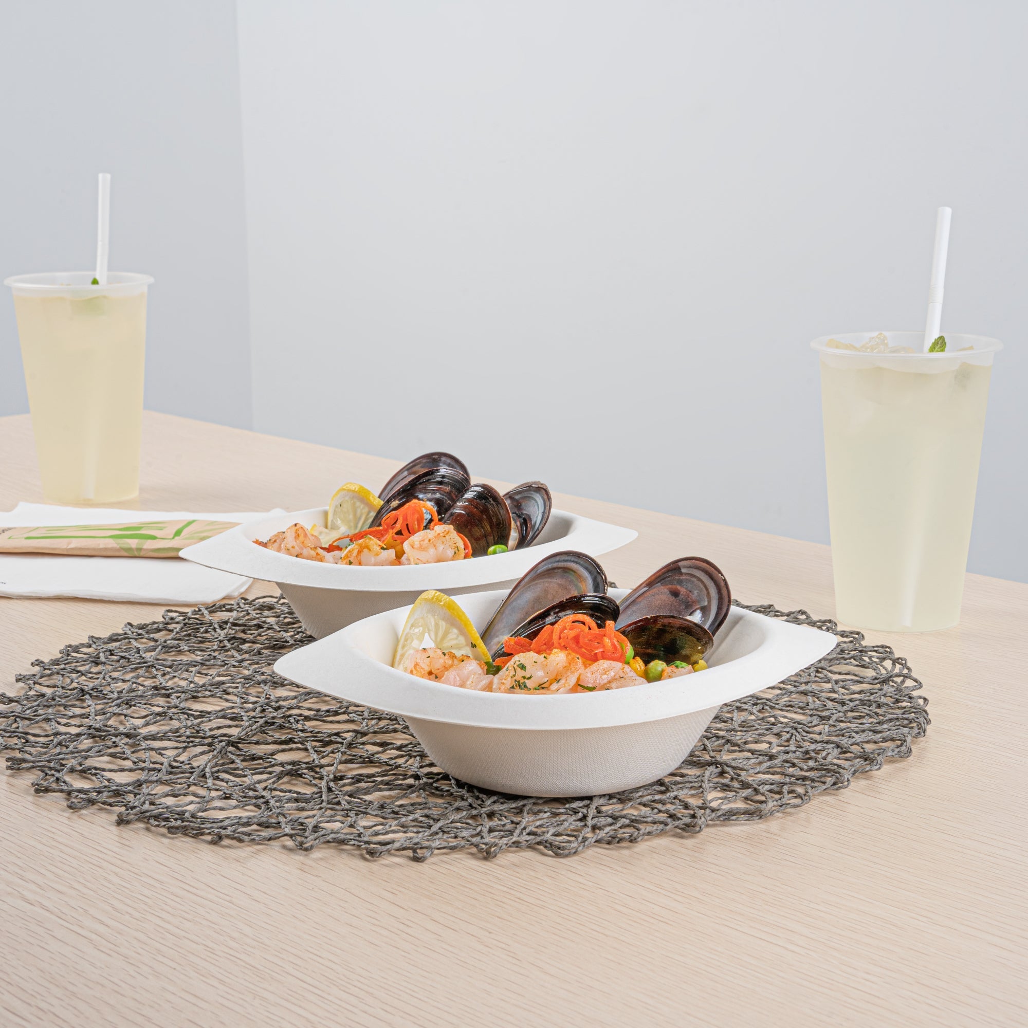 Pulp Safe No PFAS Added 12 oz Oval White Sugarcane / Bagasse Bowl - Home Compostable - 8 1/2" x 5 3/4" x 2 1/4" - 25 count box