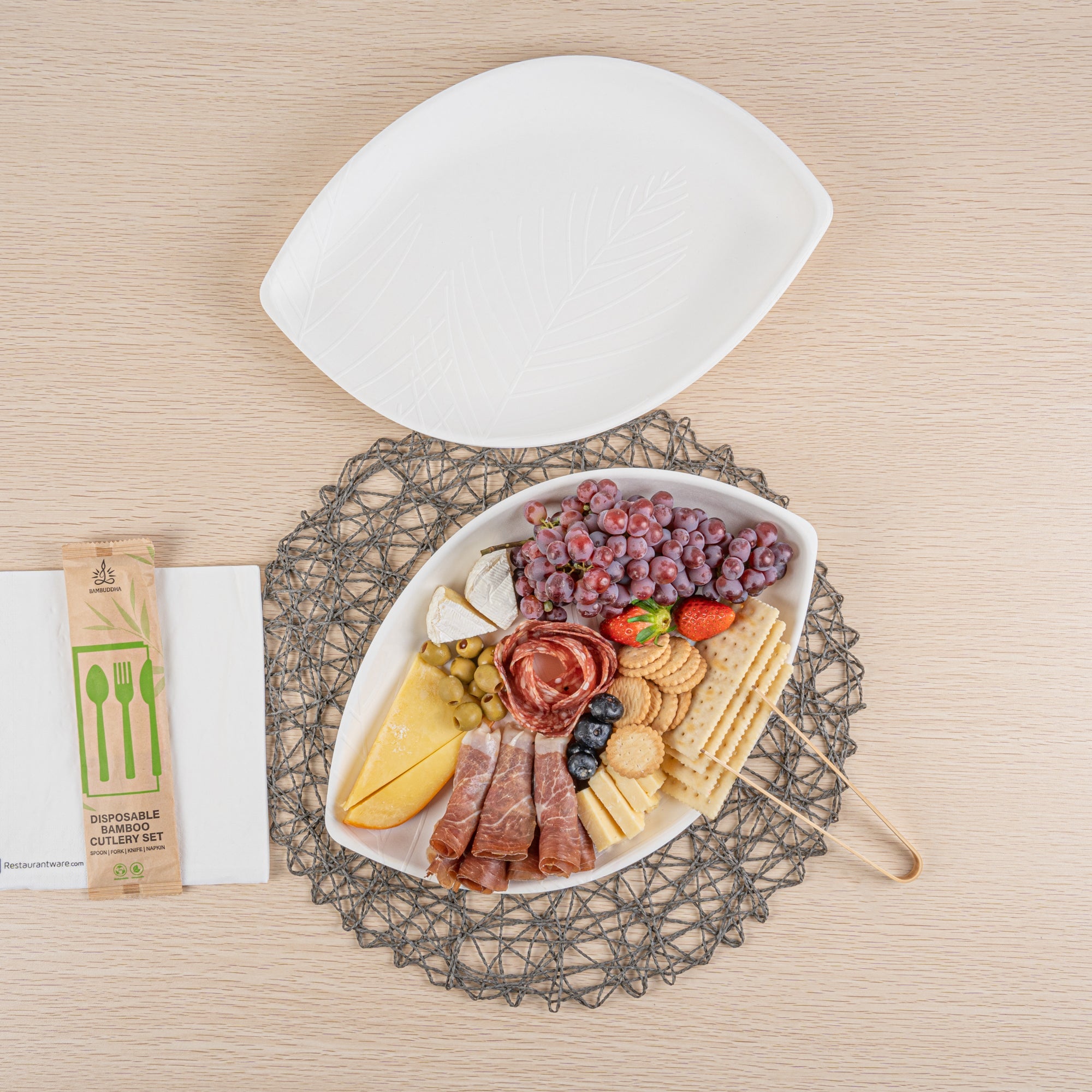 Pulp Safe Modular No PFAS Added White Sugarcane / Bagasse Tray - Home Compostable - 14" x 9 1/4" x 1 1/2" - 25 count box