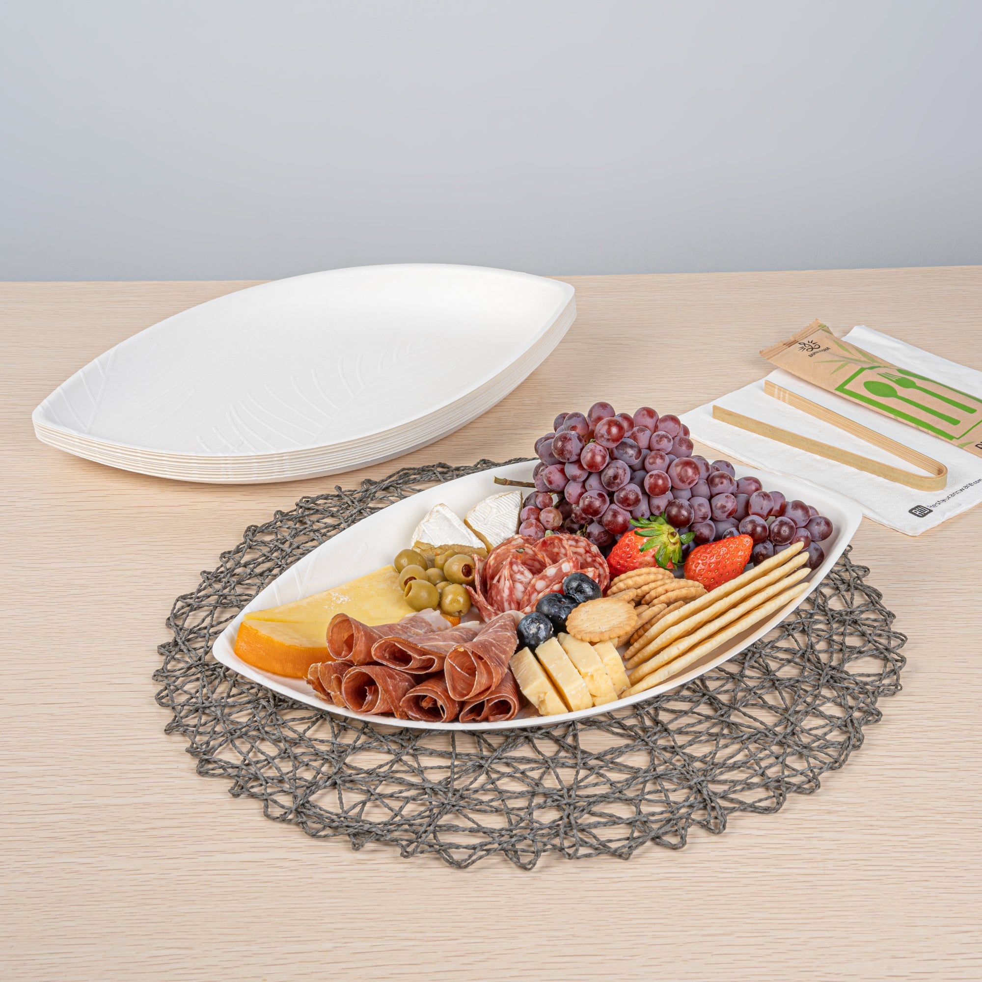 Pulp Safe Modular No PFAS Added White Sugarcane / Bagasse Tray - Home Compostable - 14" x 9 1/4" x 1 1/2" - 100 count box