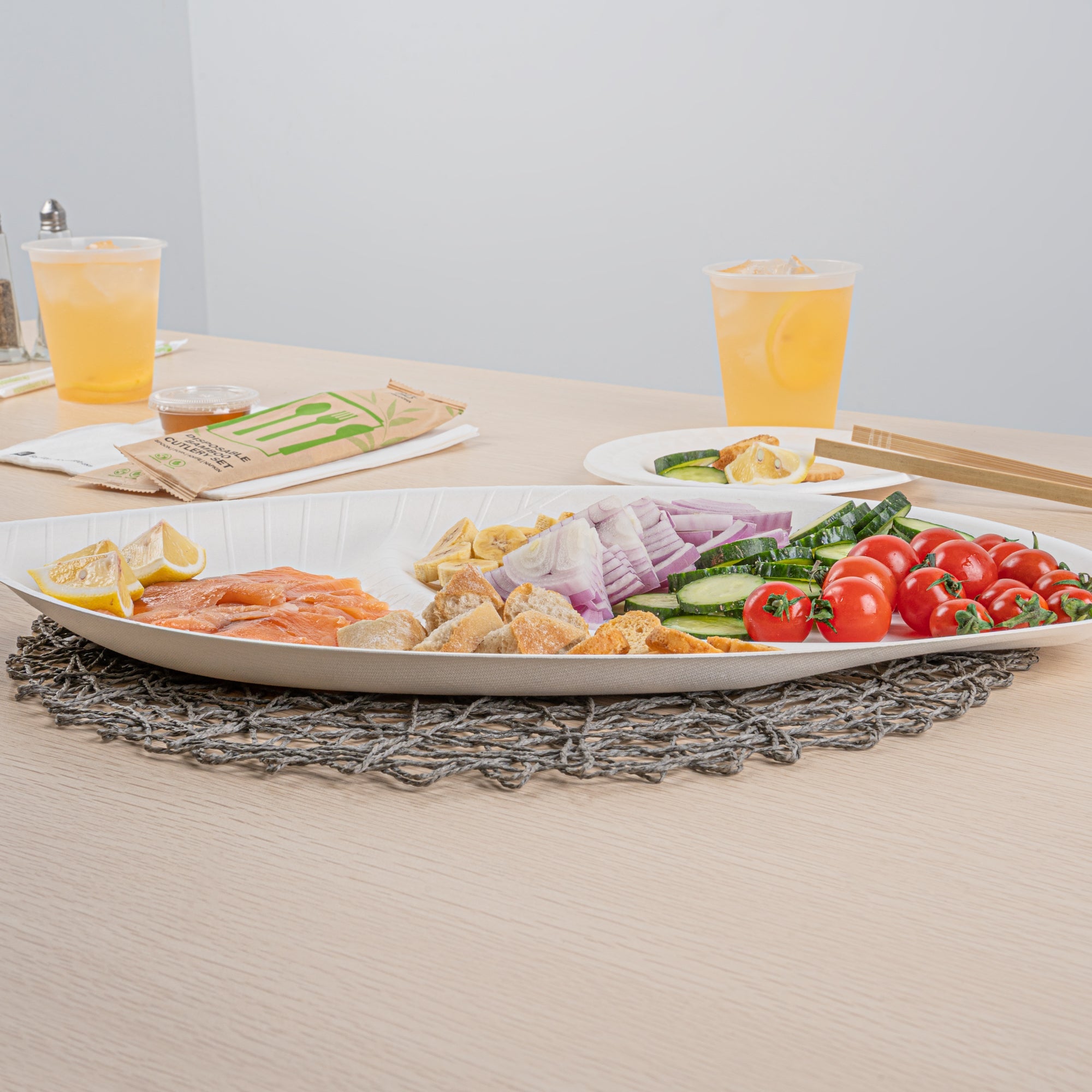 Pulp Safe Modular No PFAS Added White Sugarcane / Bagasse Tray - Home Compostable, 2 Compartments - 18 1/2" x 11 1/4" - 25 count box