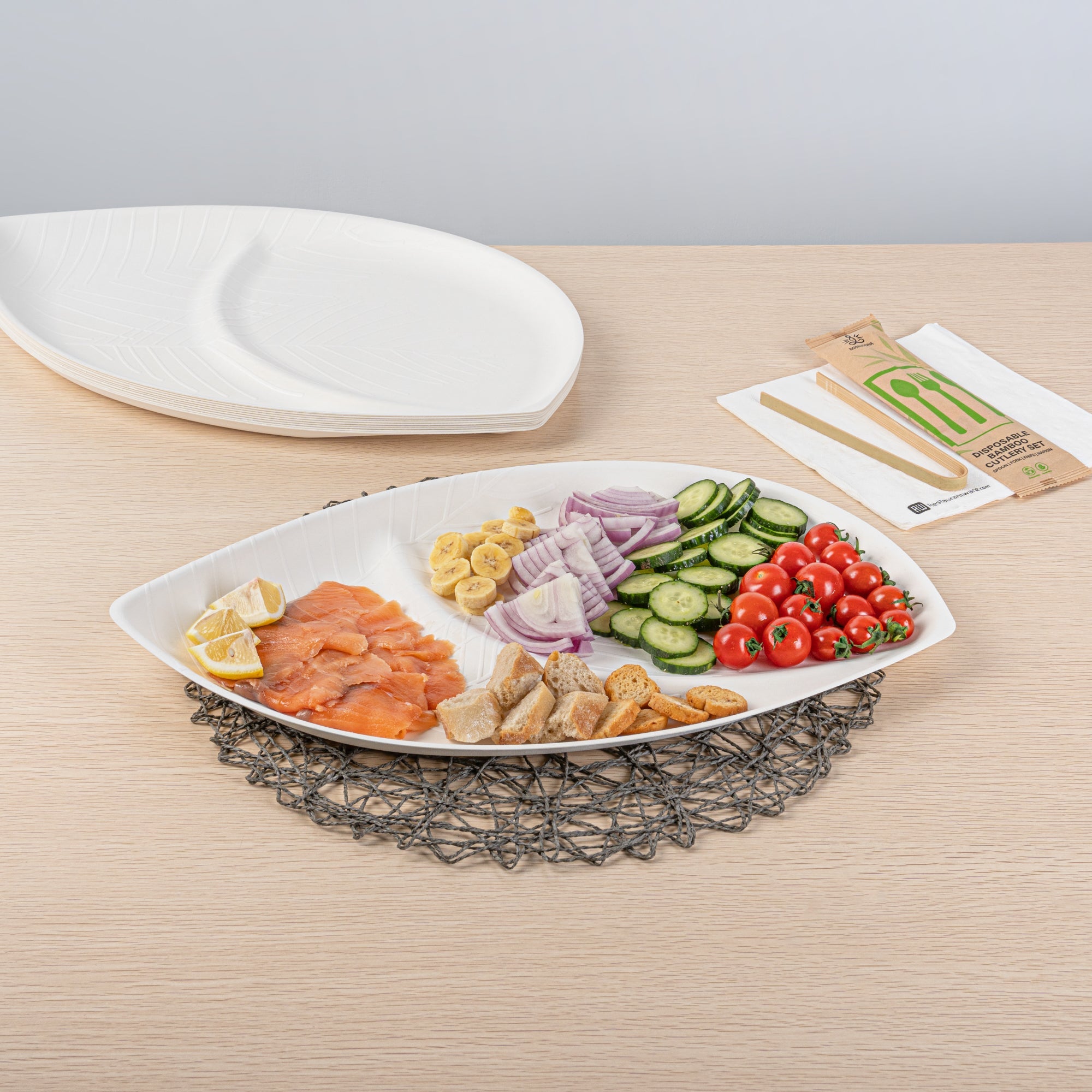 Pulp Safe Modular No PFAS Added White Sugarcane / Bagasse Tray - Home Compostable, 2 Compartments - 18 1/2" x 11 1/4" - 100 count box