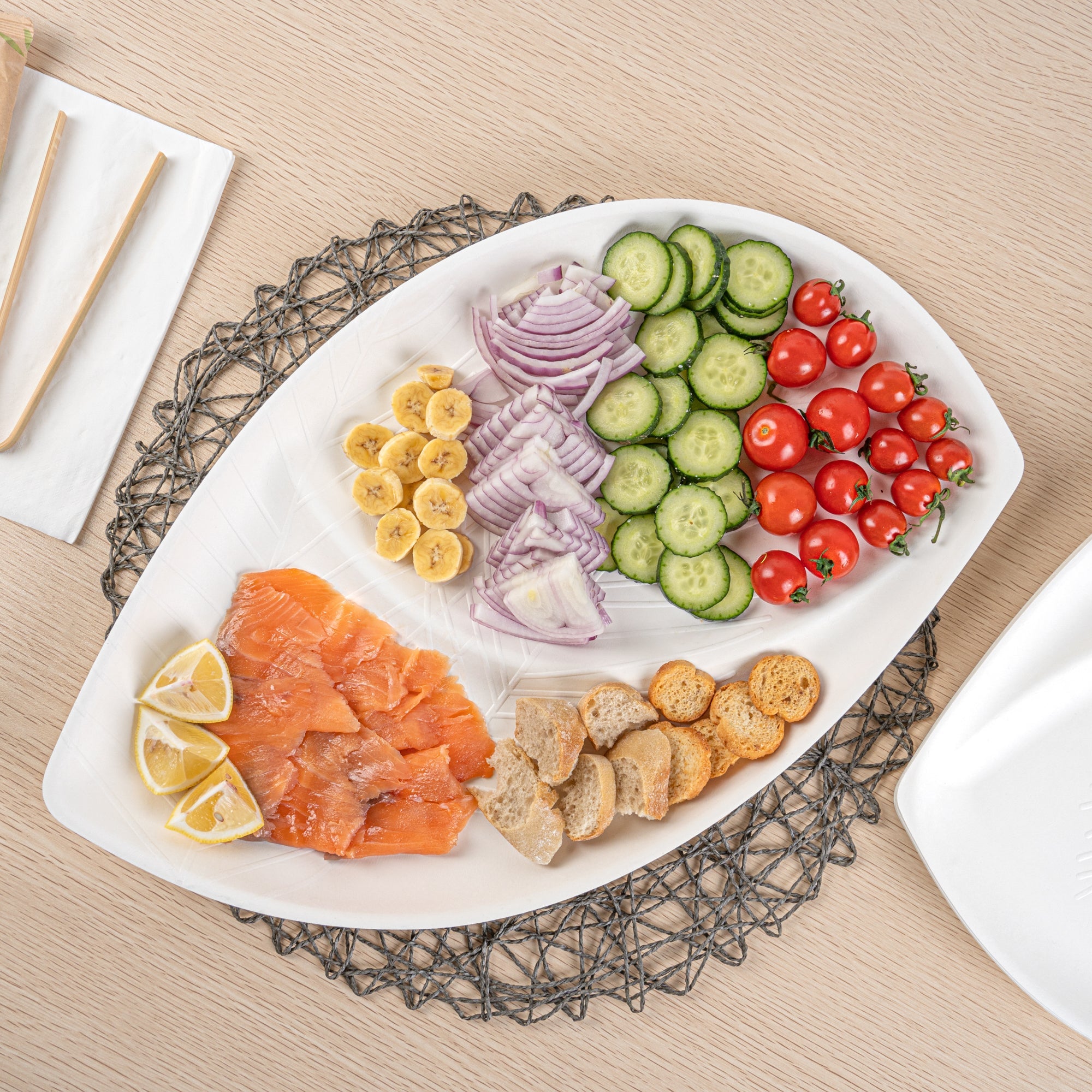 Pulp Safe Modular No PFAS Added White Sugarcane / Bagasse Tray - Home Compostable, 2 Compartments - 18 1/2" x 11 1/4" - 100 count box