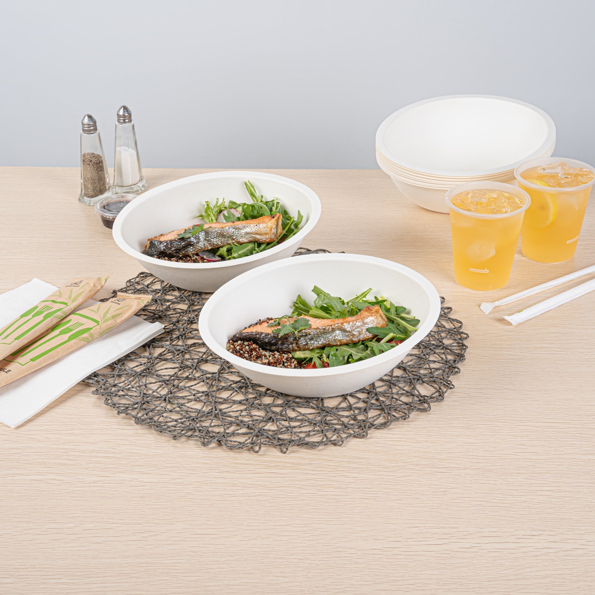 Pulp Safe No PFAS Added 27 oz Oval White Sugarcane / Bagasse Bowl - Home Compostable - 8 3/4" x 6 3/4" x 3 1/4" - 100 count box