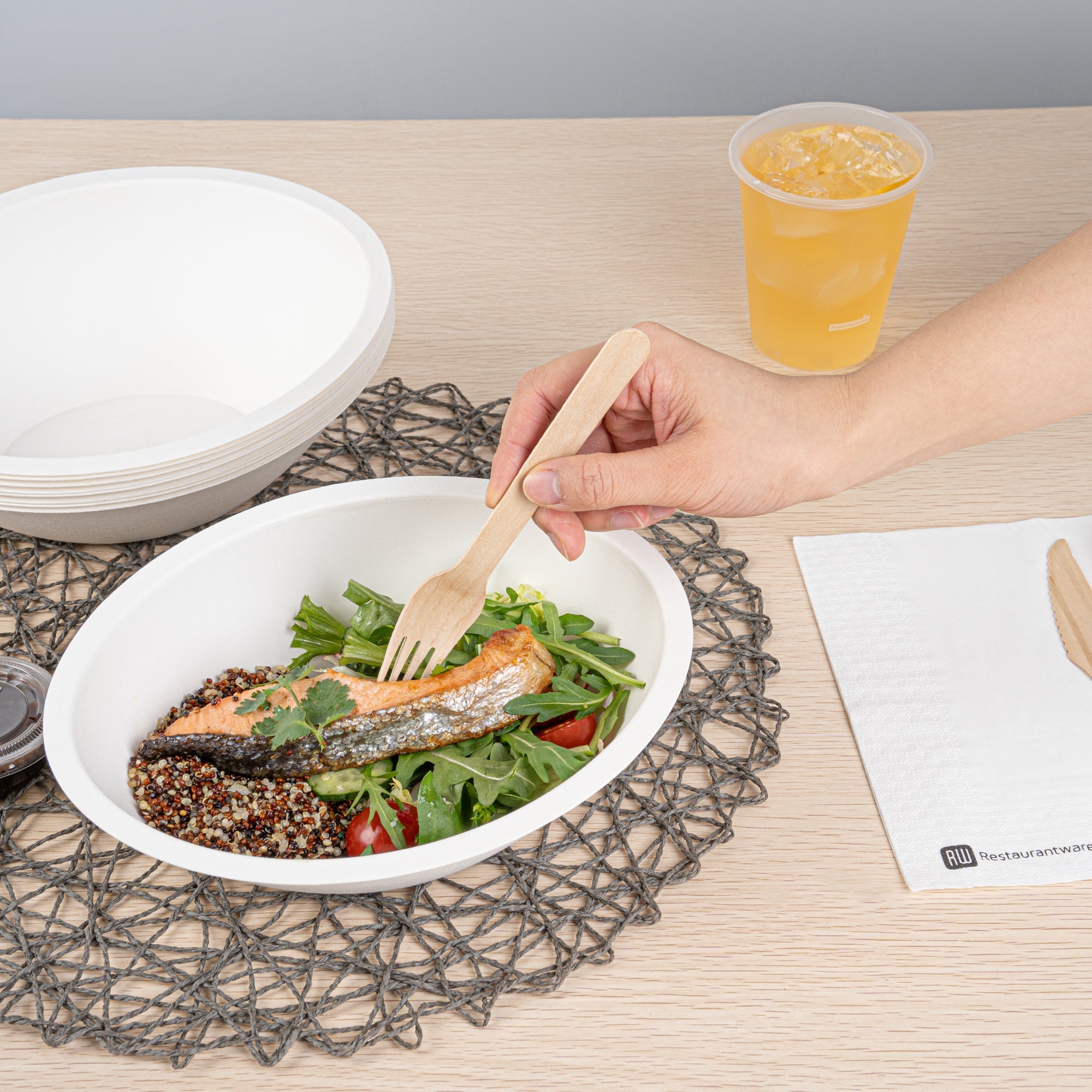Pulp Safe No PFAS Added 27 oz Oval White Sugarcane / Bagasse Bowl - Home Compostable - 8 3/4" x 6 3/4" x 3 1/4" - 100 count box