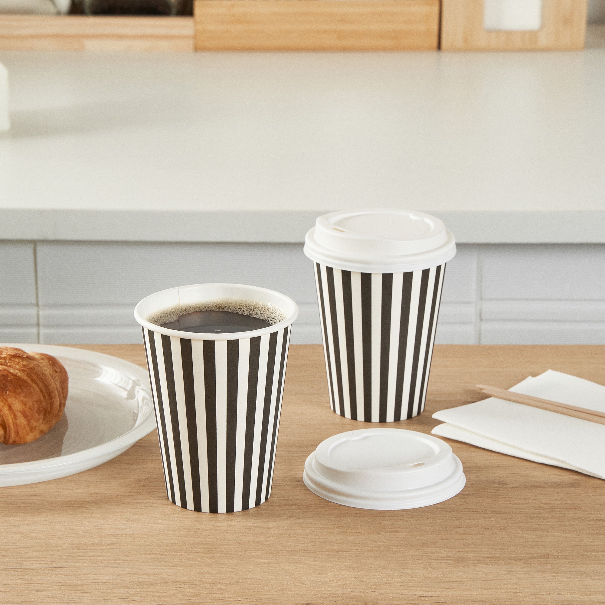 Restpresso 12 oz Black and White Stripe Paper Single Wall Coffee Cup - with White Lid - 3 1/2"x 3 1/2"x 4 3/4" - 20 count box
