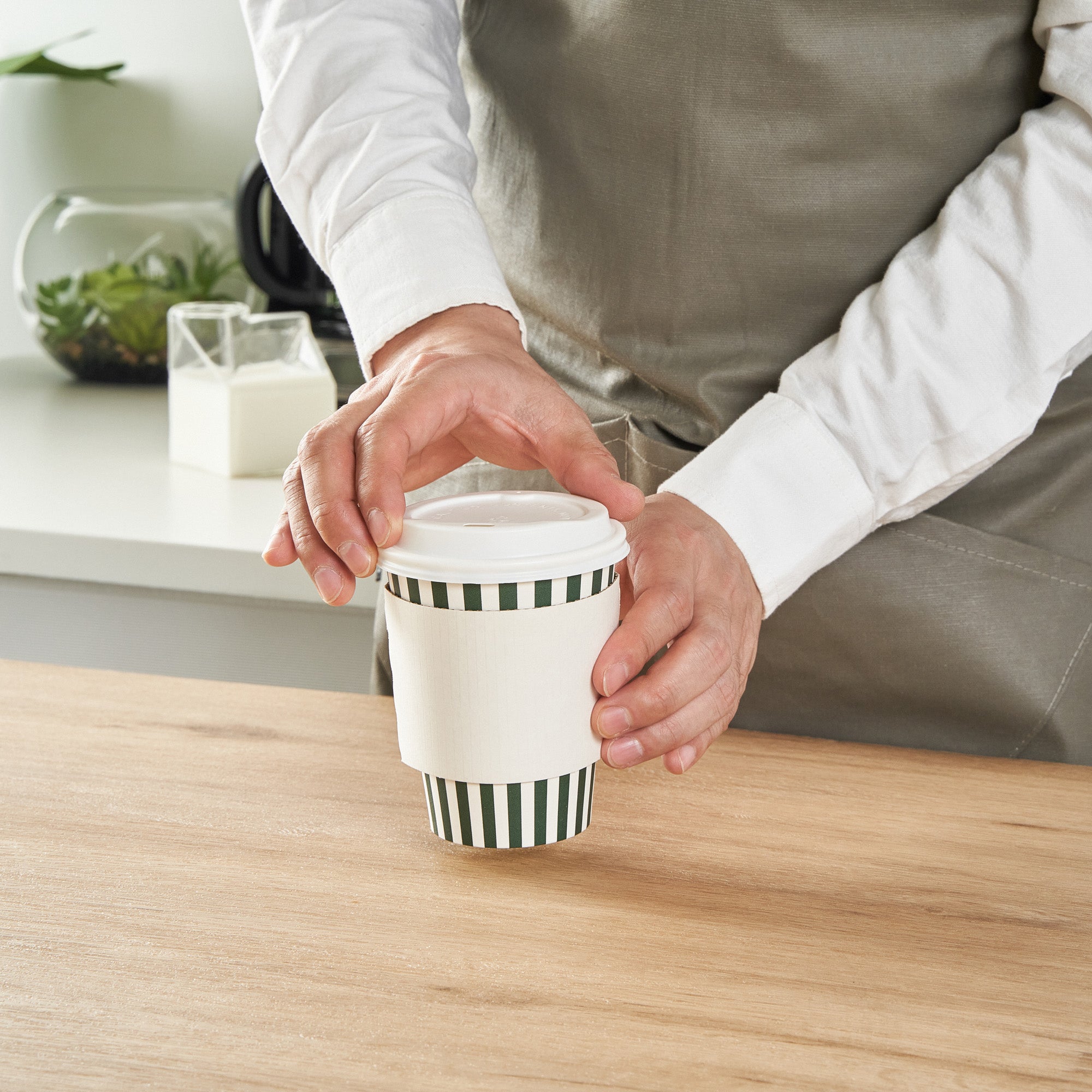Restpresso 12 oz Forest Green and White Stripe Paper Single Wall Coffee Cup - with White Lid - 3 1/2"x 3 1/2"x 4 3/4" - 20 count box