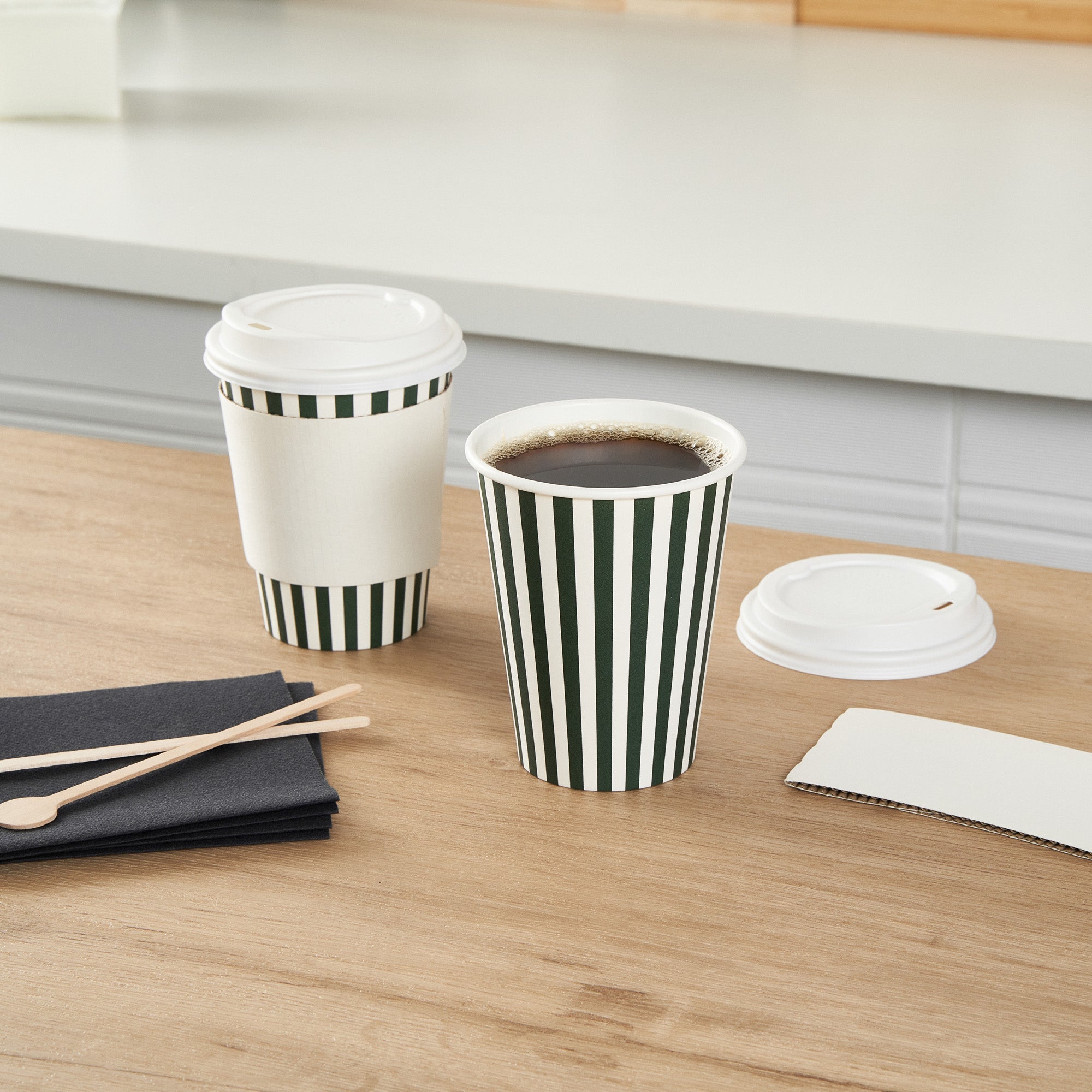 Restpresso 12 oz Forest Green and White Stripe Paper Single Wall Coffee Cup - with White Lid - 3 1/2"x 3 1/2"x 4 3/4" - 20 count box